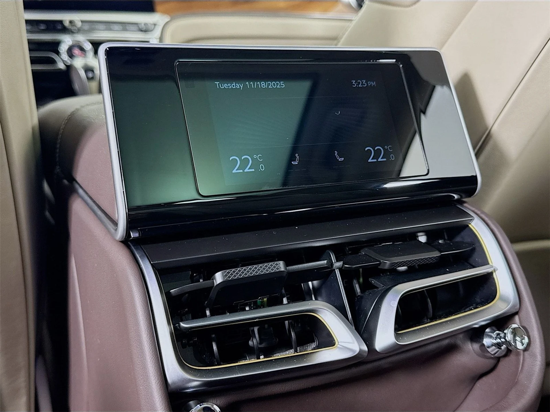 mph024_3137069831_9b09d8f56daa58666cd60d99a957ba13x_6f7eccbe14