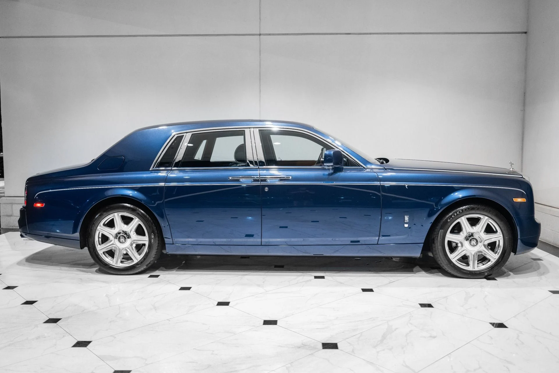 mph024_3148105561_Used_2011_Rolls_Royce_Phantom_1782236449_d3865b7c29