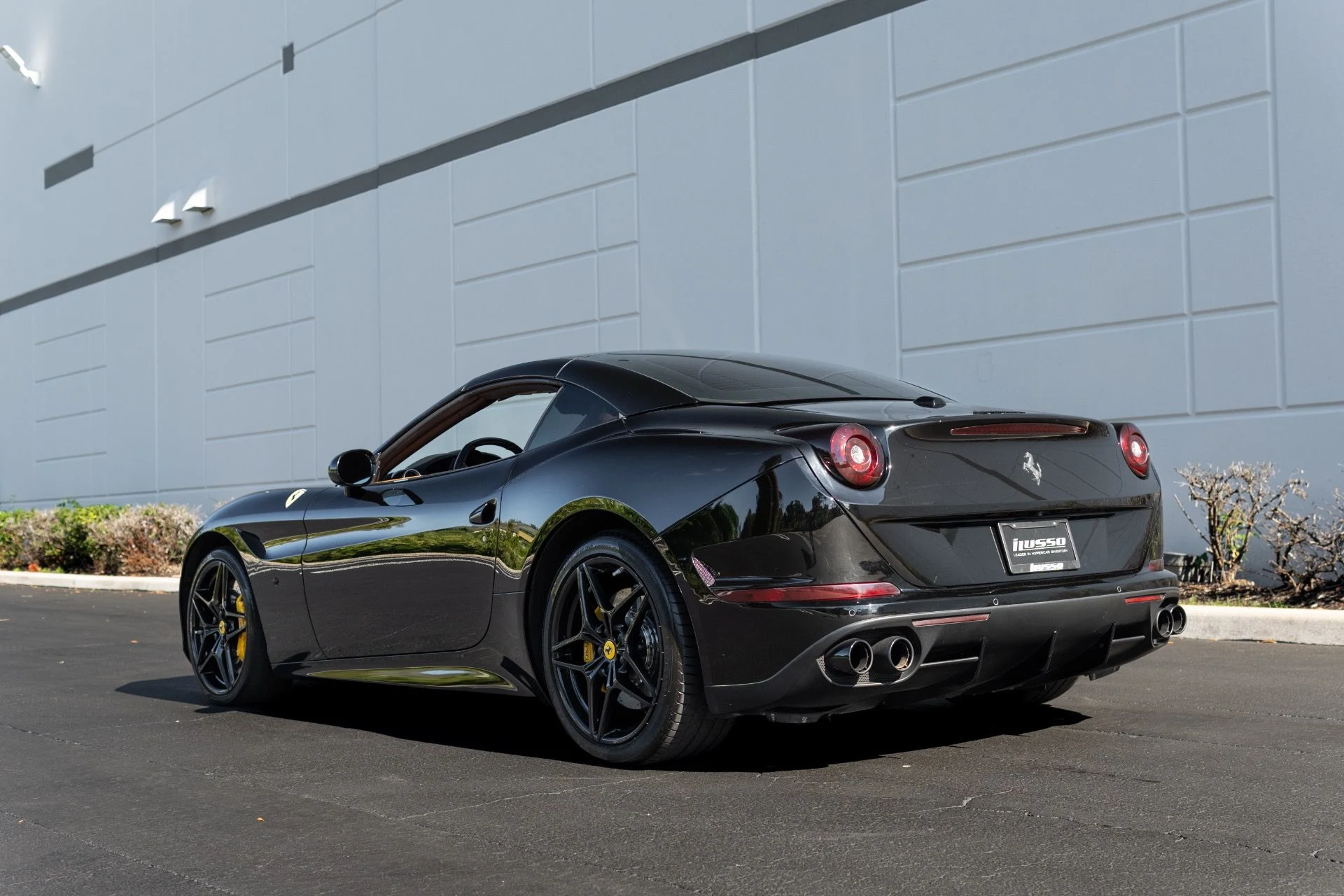 mph024_3168119296_Used_2017_Ferrari_California_T_1767065452_65d25f66b9