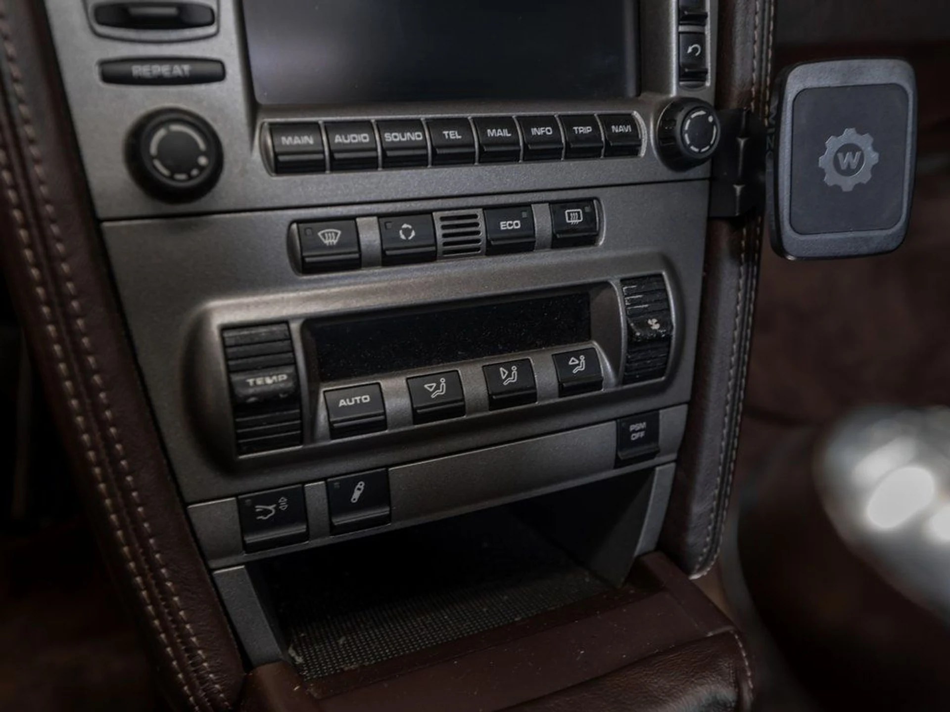 mph024_3170115454_image_25_7623add14b