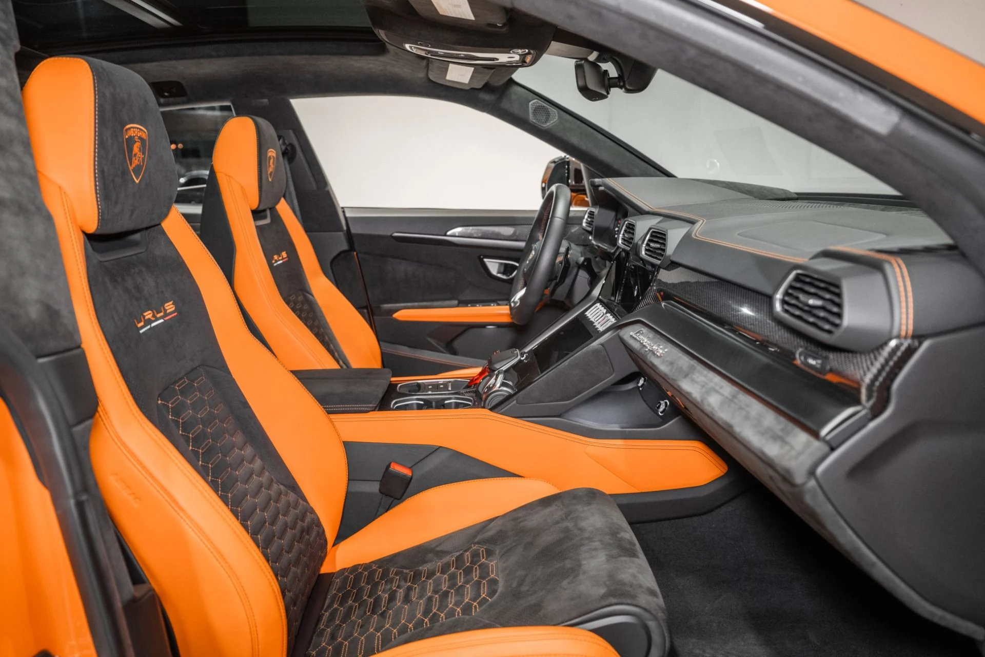 mph024_3176241771_Used_2022_Lamborghini_Urus_Pearl_Capsule_1773409918_53d6298c1b