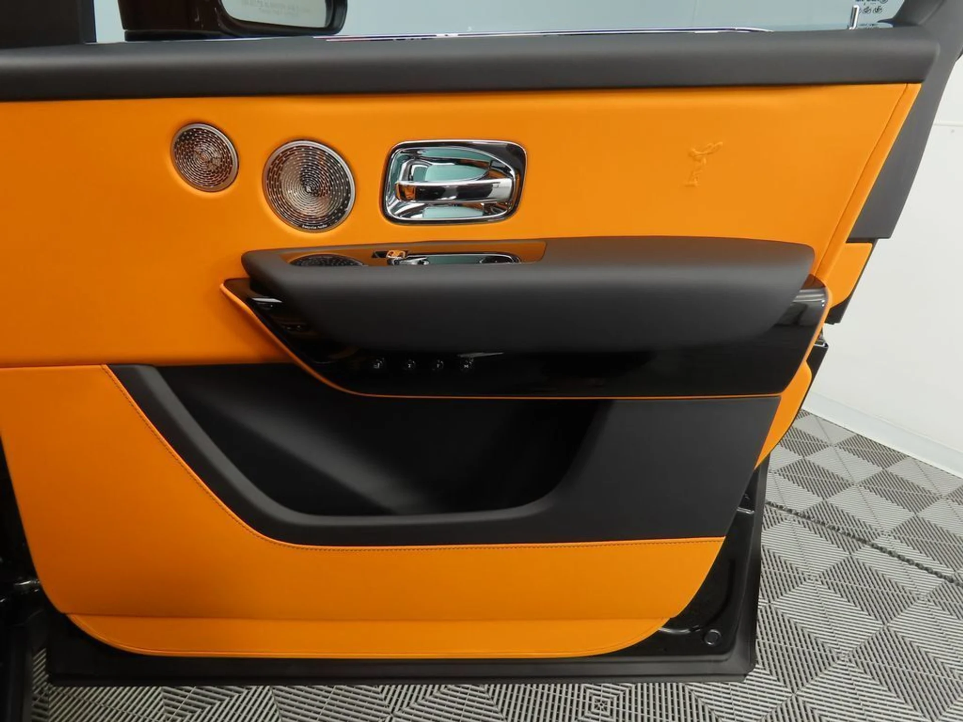 mph024_3180557282_used_2023_rolls_royce_cullinan_sportutility_8119_22974083_25_1024_78c8f09ed6