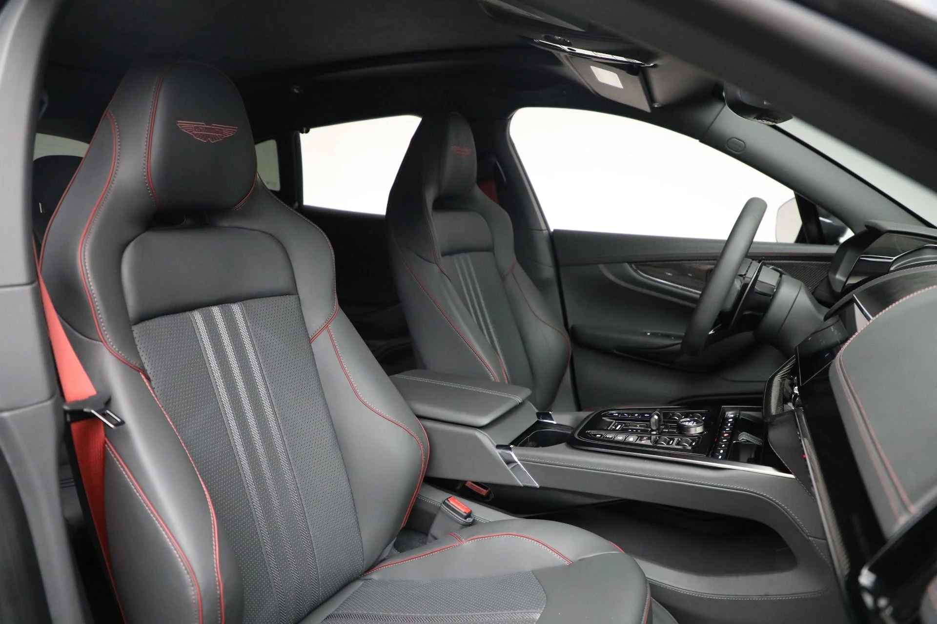 mph024_3181704226_New_2025_Aston_Martin_DBX_707_c0a74c42ec