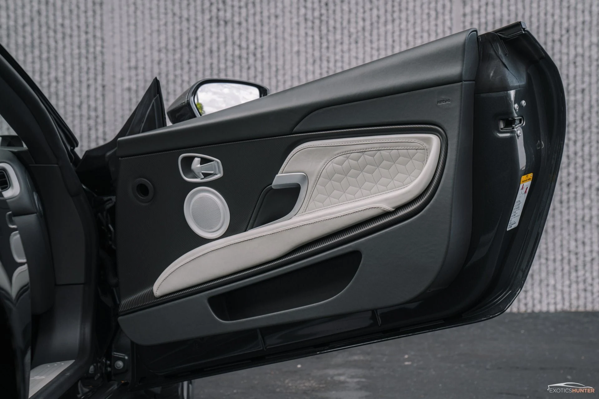 mph024_3183740070_Used_2020_Aston_Martin_DBS_Superleggera_1762814909_b87e46327b