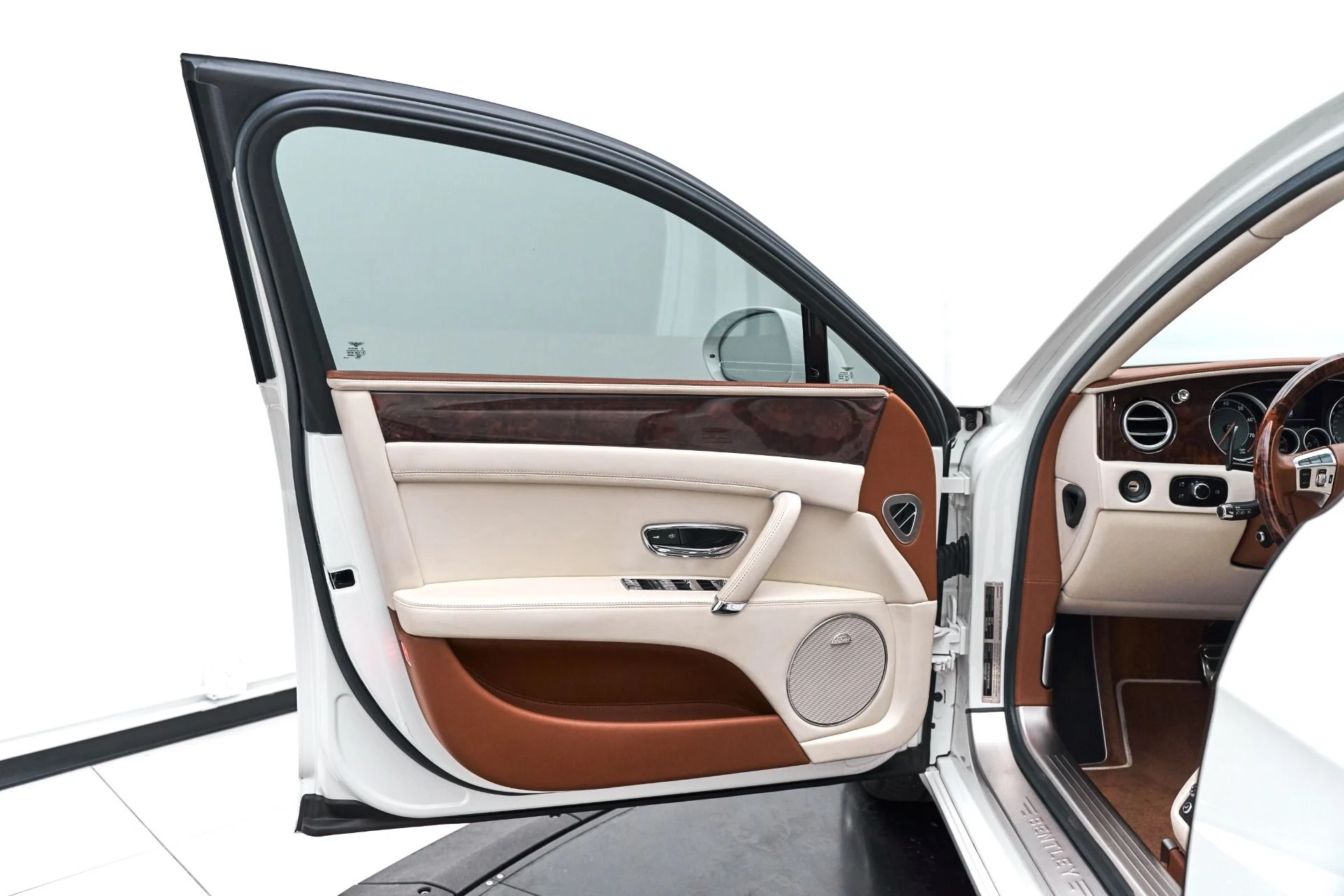 mph024_3191466518_Used_2015_Bentley_Flying_Spur_V8_1615575338_246003dd23