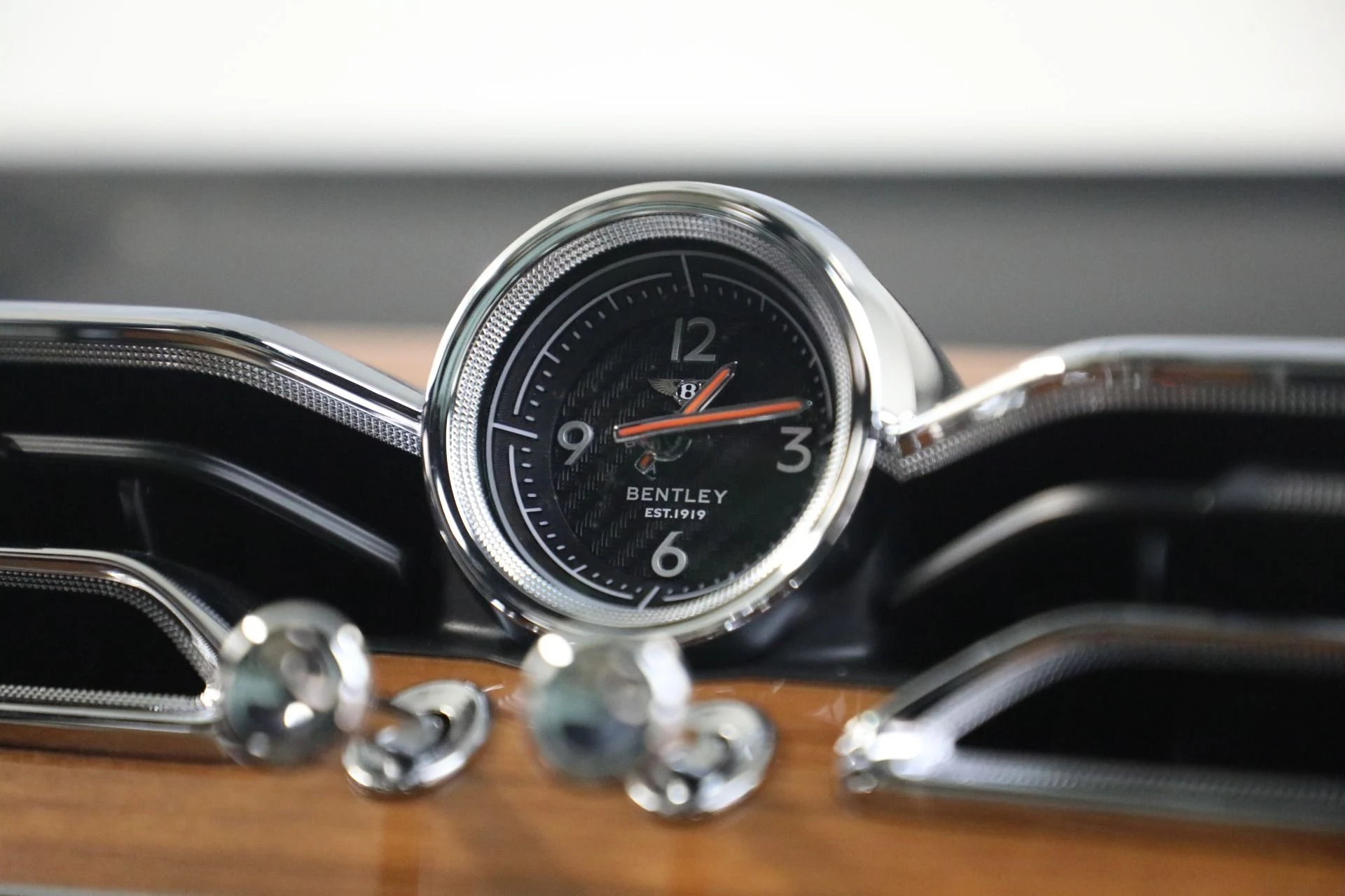 mph024_3192627382_Used_2023_Bentley_Bentayga_V8_1770421584_ba0f5fdbf9