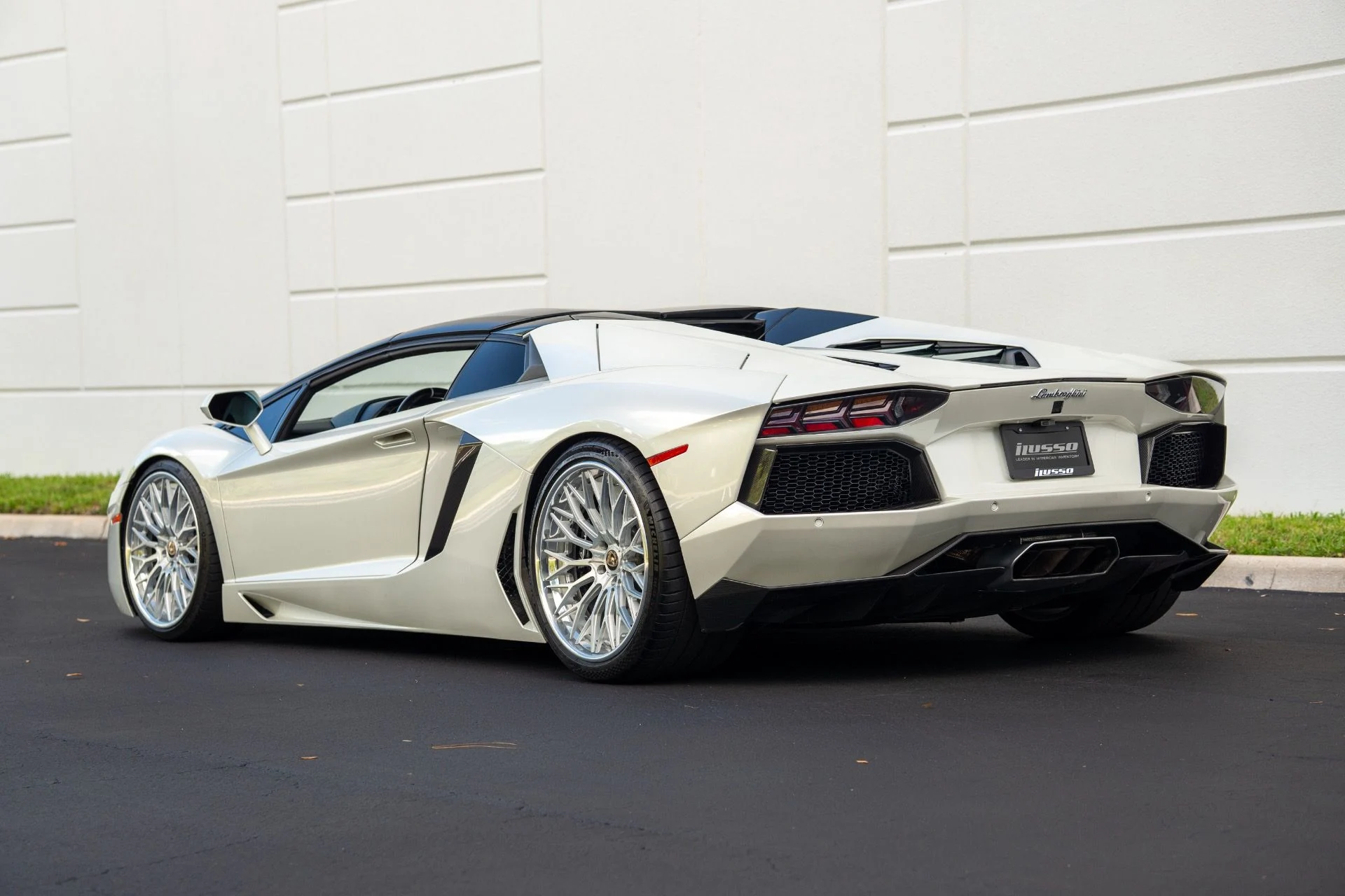 mph024_3200275550_Used_2015_Lamborghini_Aventador_LP_700_4_1755636746_858f5a2e12