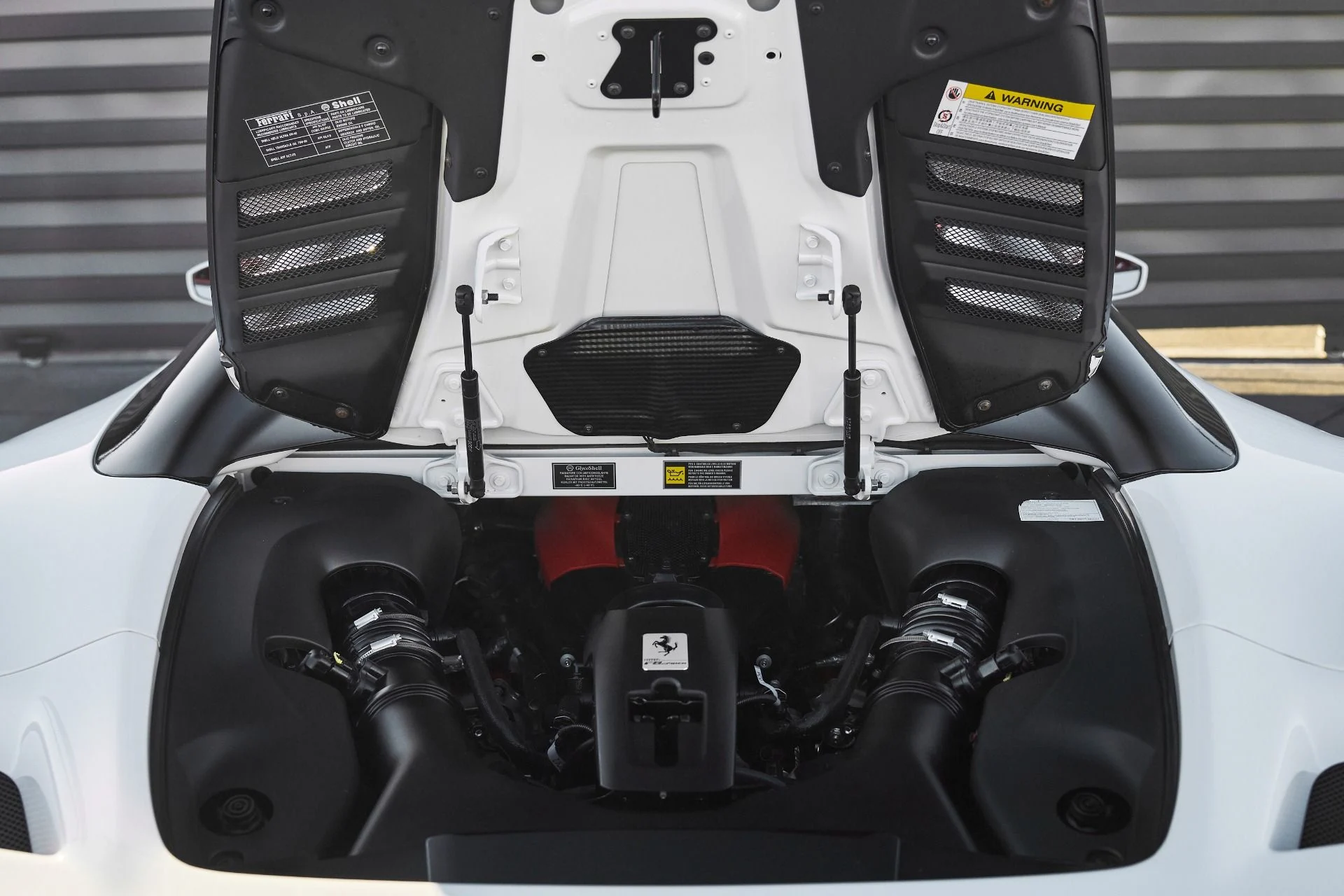 mph024_3203519018_Used_2021_Ferrari_F8_Spider_Base_1763084346_ed820e2b7d