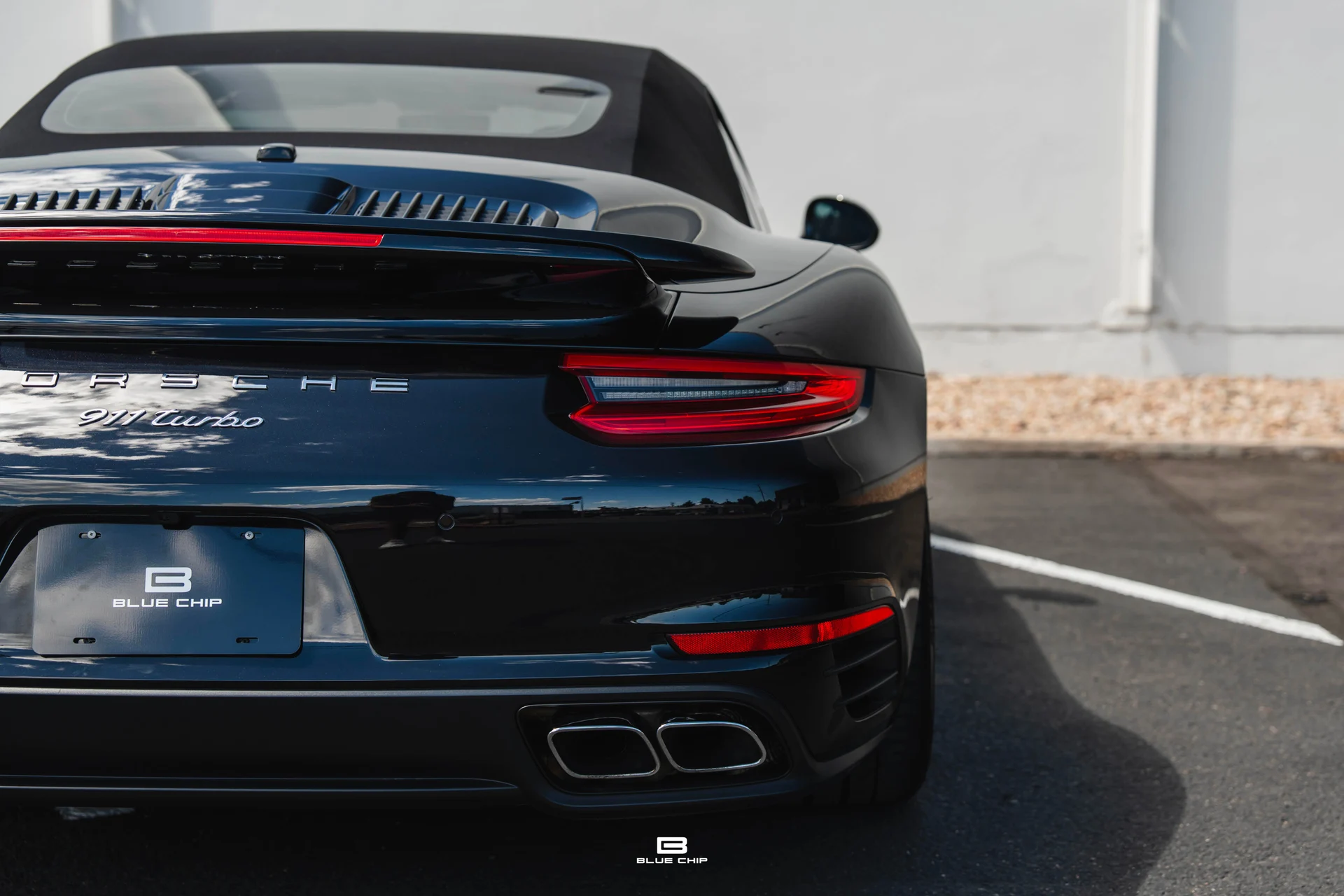 mph024_3204003354_6a2c27d43ff99c6d80254740_2017_Porsche_911_Turbo_25_fce456d492