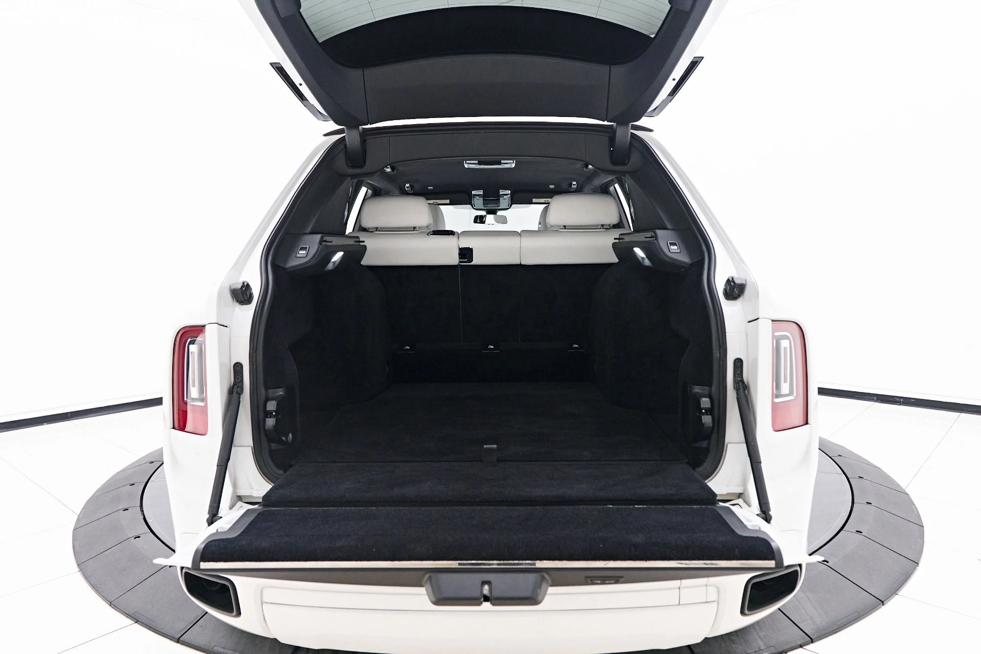 mph024_3209733486_Used_2021_Rolls_Royce_Cullinan_Base_1753128253_0178bc0e95