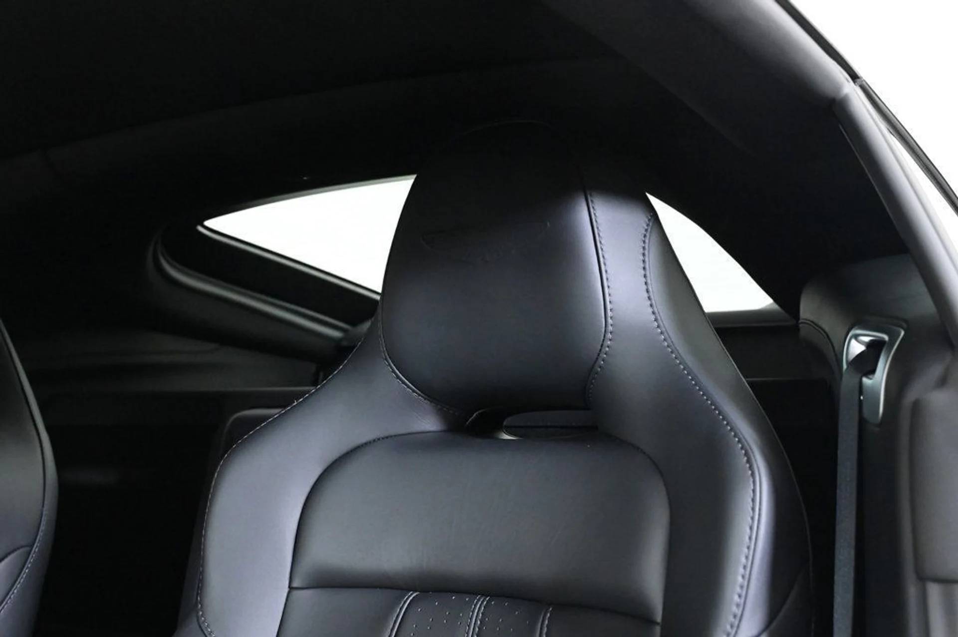 mph024_3210666656_new_2026_aston_martin_vantage_11350_22933647_24_1024_048e9a5db0