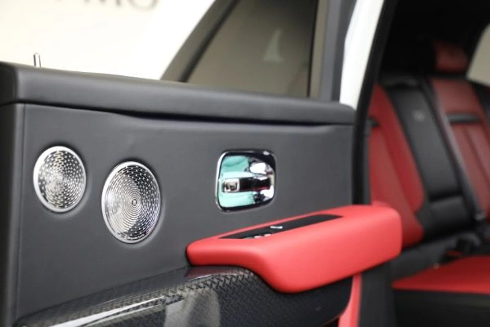 mph024_3215241221_Used_2026_Rolls_Royce_Black_Badge_Cullinan_112754c599