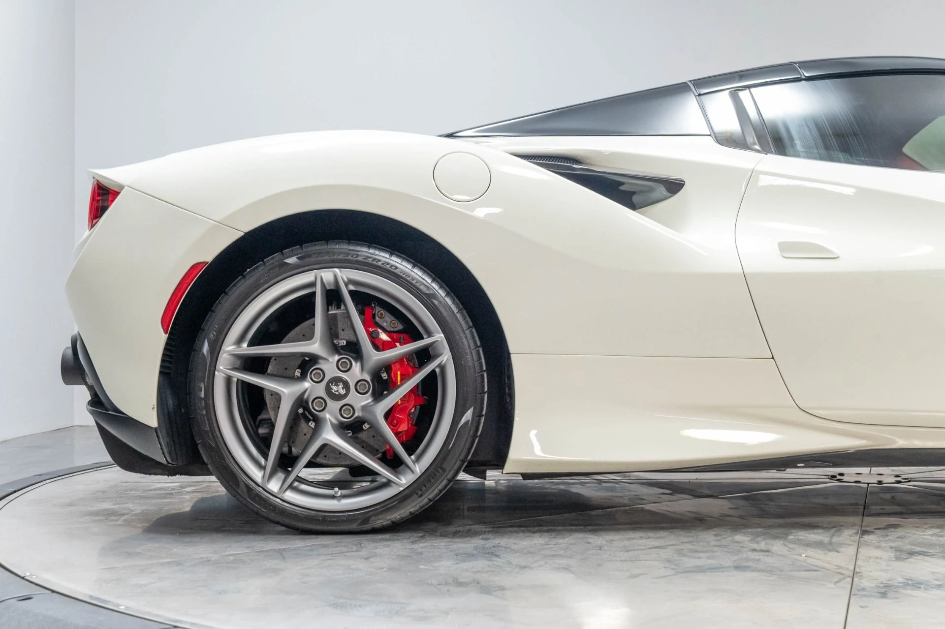 mph024_3221291853_Used_2021_Ferrari_F8_Spider_Base_1786140447_47a3c2d7f2