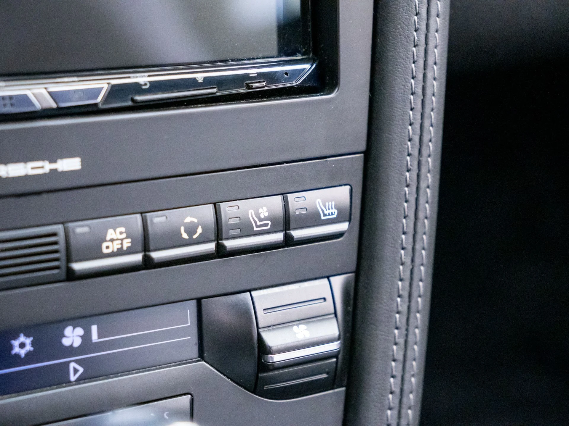 mph024_3233690462_1ce1e19da817be9151066efbf0e08b70x_6a5bfe3d16