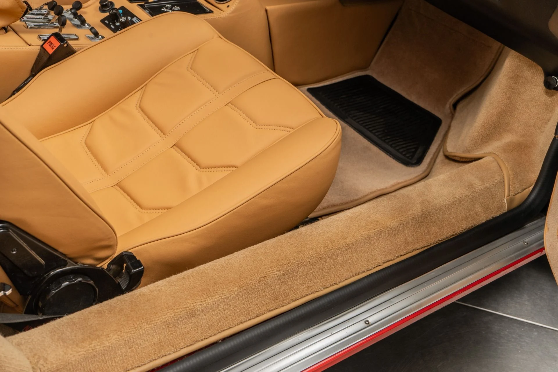 mph024_3236129860_Used_1985_Ferrari_308_GTS_Quattrovalvole_1755094392_0c0c5c9e4b