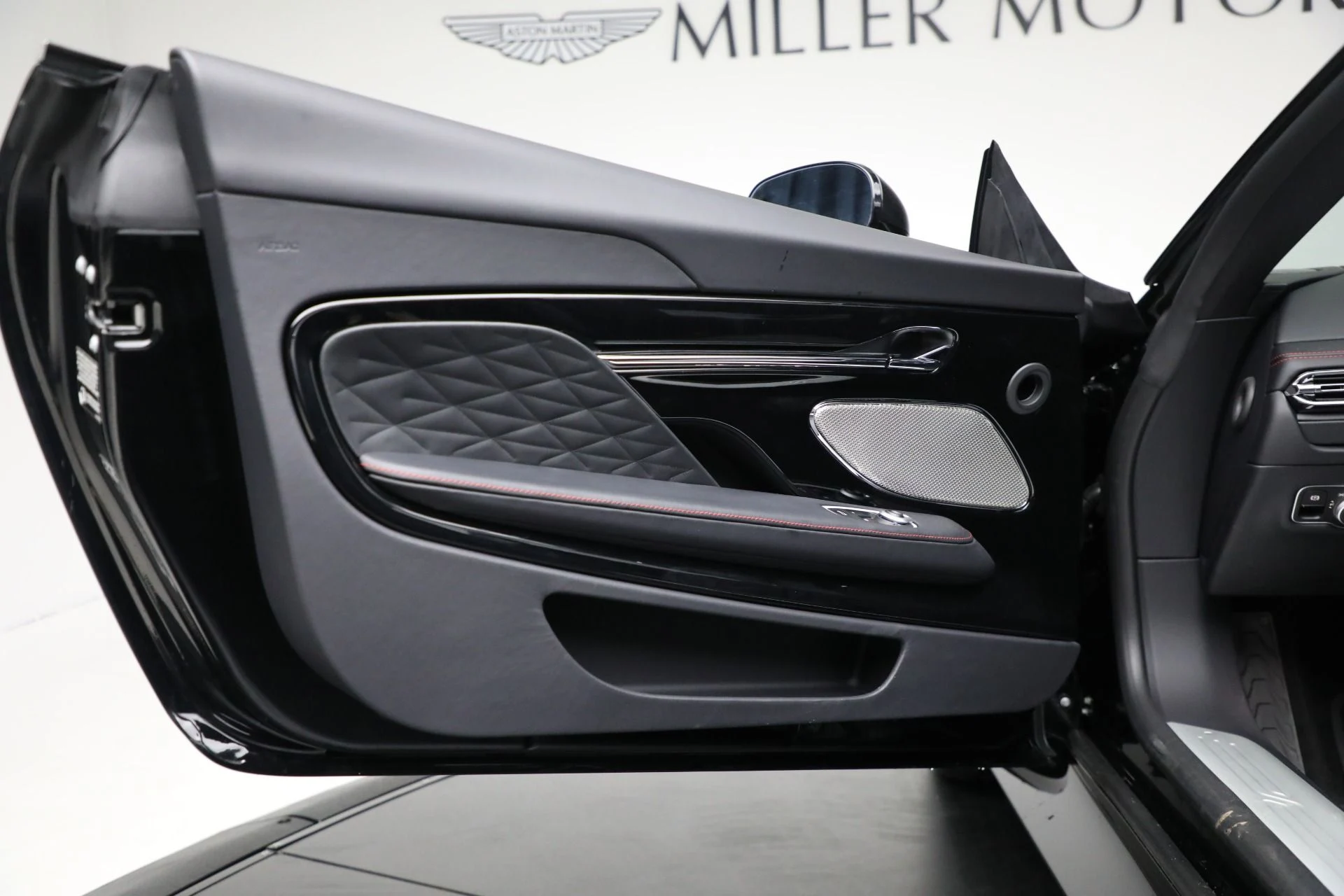 mph024_32491768_New_2025_Aston_Martin_DB_12_Volante_eeeb4cbab2