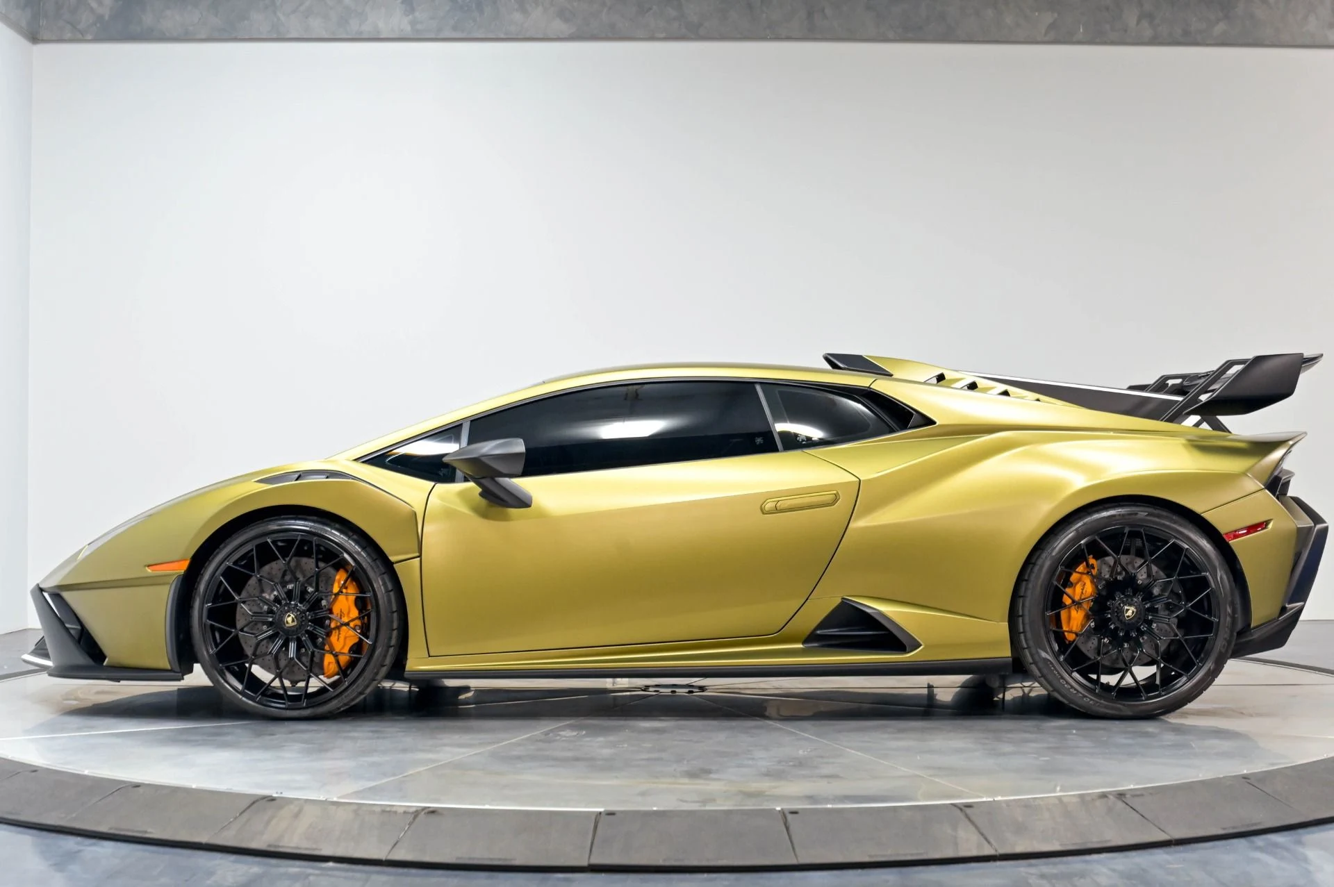 mph024_3250057892_Used_2023_Lamborghini_Huracan_STO_1782768591_6ae6846d7f