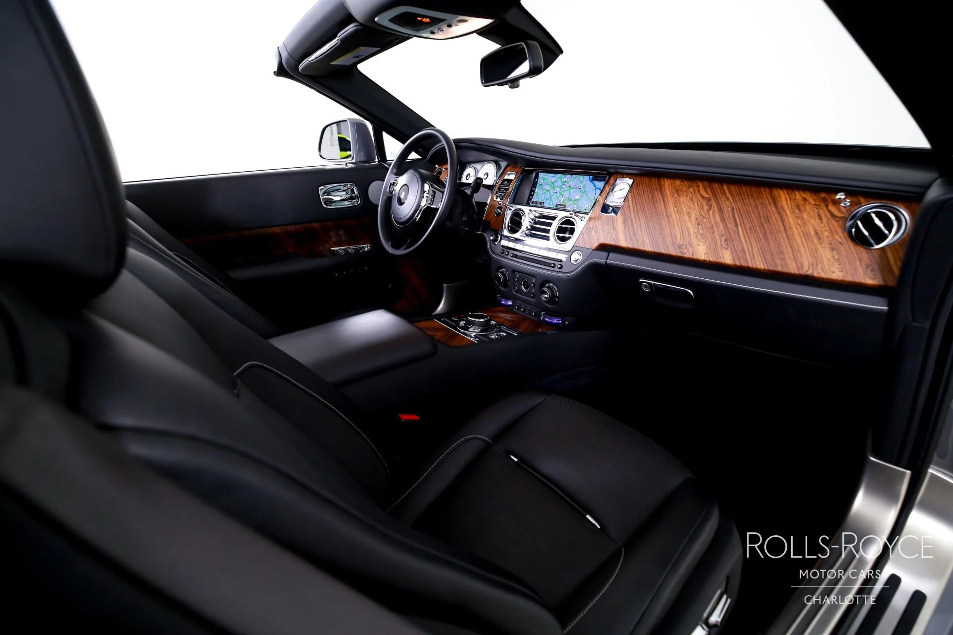 mph024_3252129444_Used_2018_Rolls_Royce_Dawn_1789143044_3240d638f9