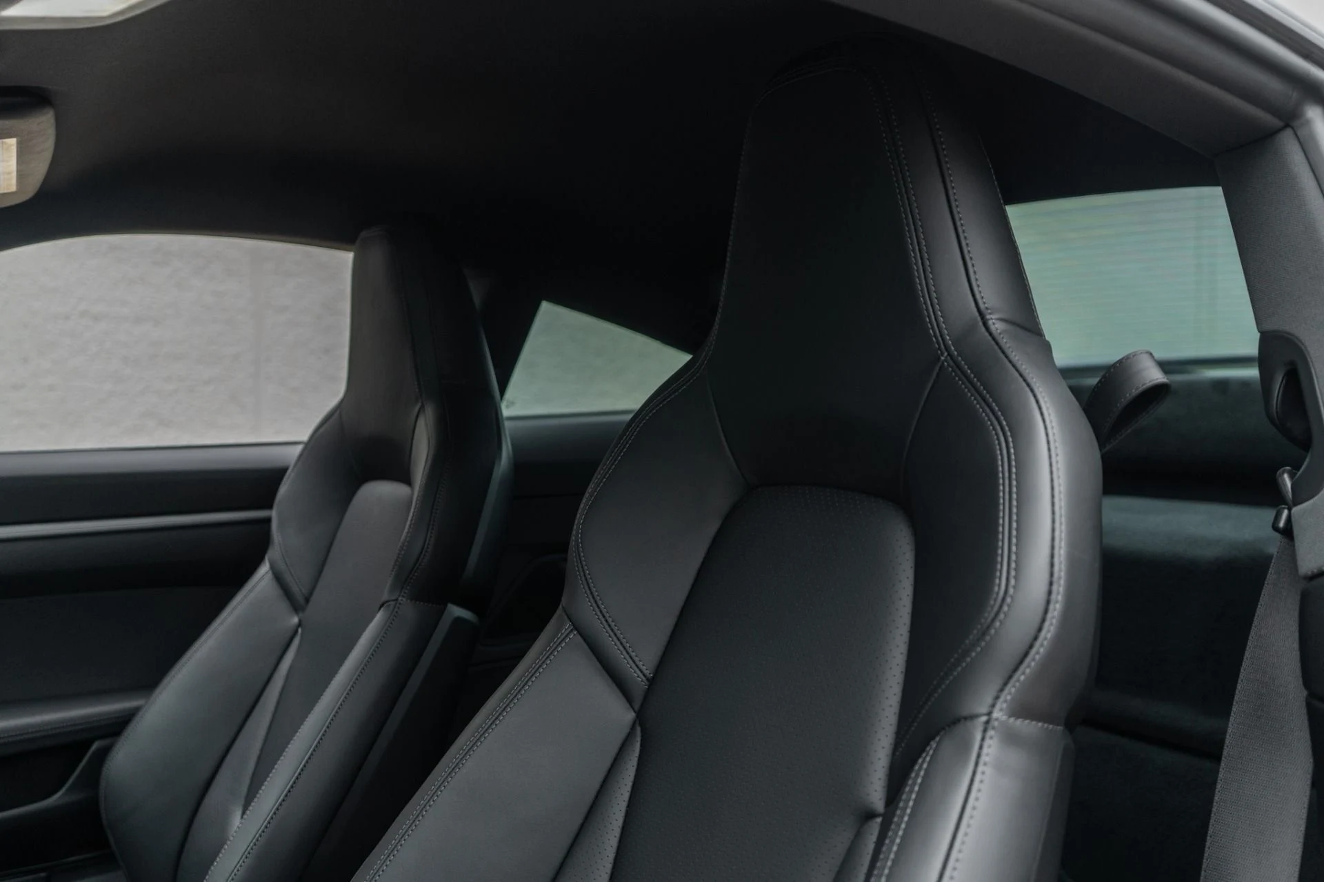 mph024_325362158_Used_2025_Porsche_911_Carrera_1768944020_4e9c31be55