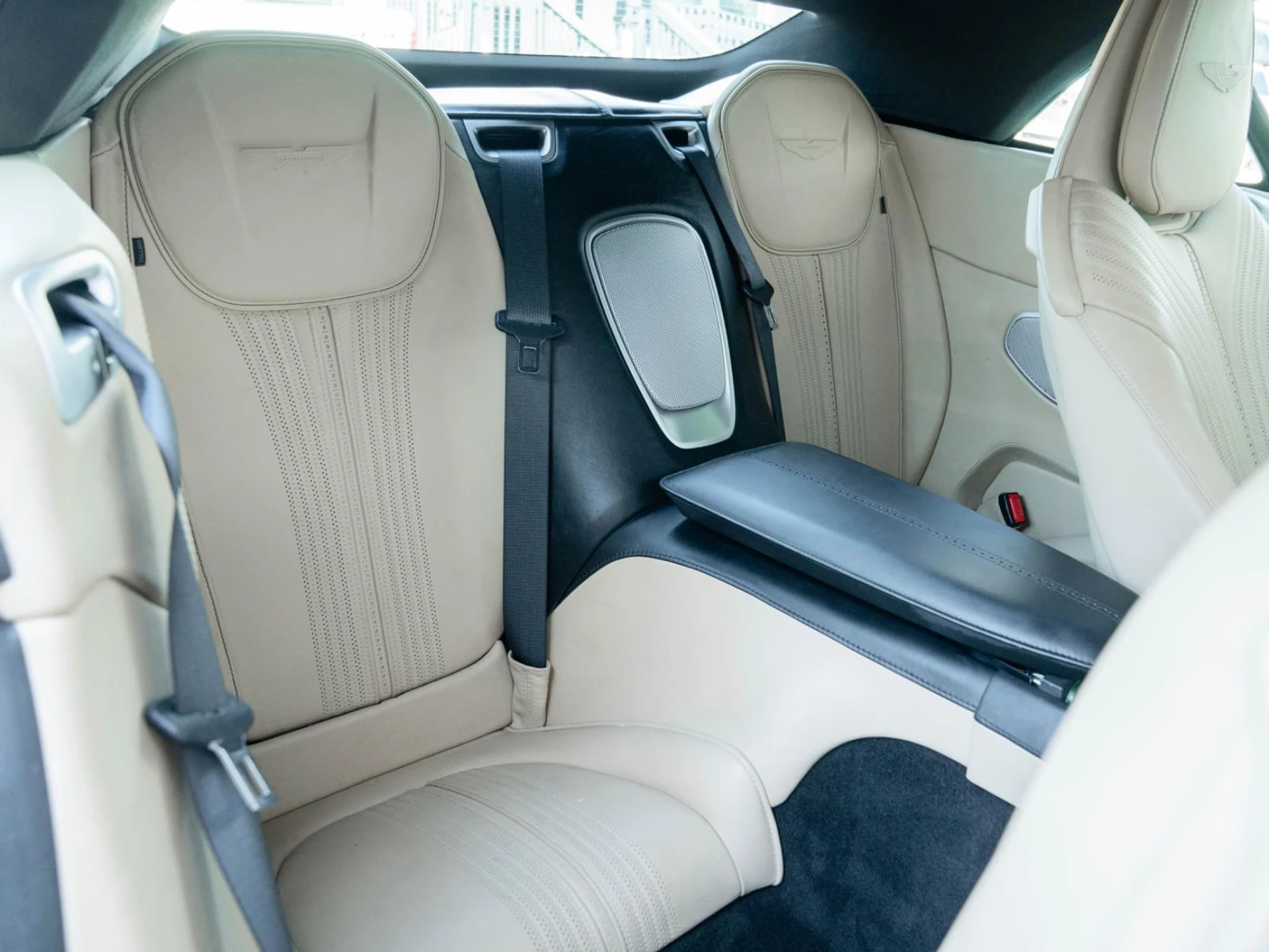 mph024_3254811546_Used_2019_Aston_Martin_DB_11_Volante_1769250096_6703573b45