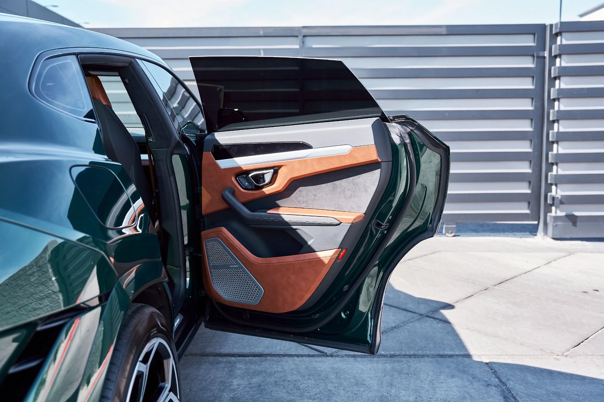 mph024_3255423119_Used_2023_Lamborghini_Urus_S_1771891289_6b8a87e9ca