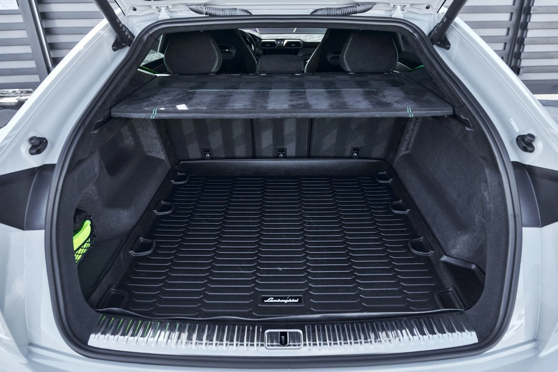 mph024_3256733706_Used_2024_Lamborghini_Urus_Performante_1772849052_7fa837ca9b