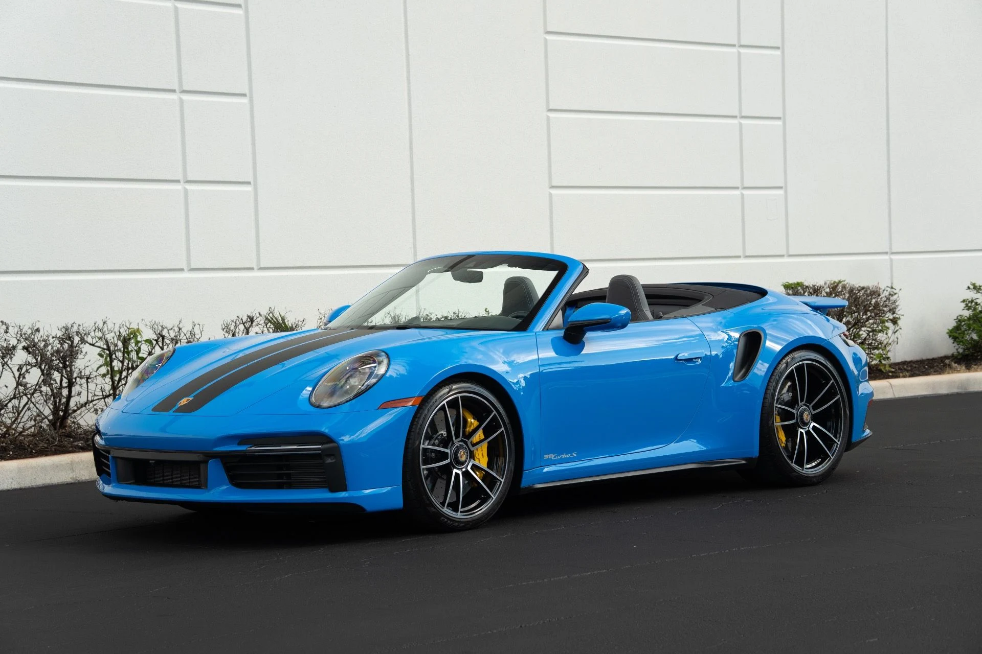 mph024_3260182353_Used_2023_Porsche_911_Turbo_S_1759285627_25bb7c52b4