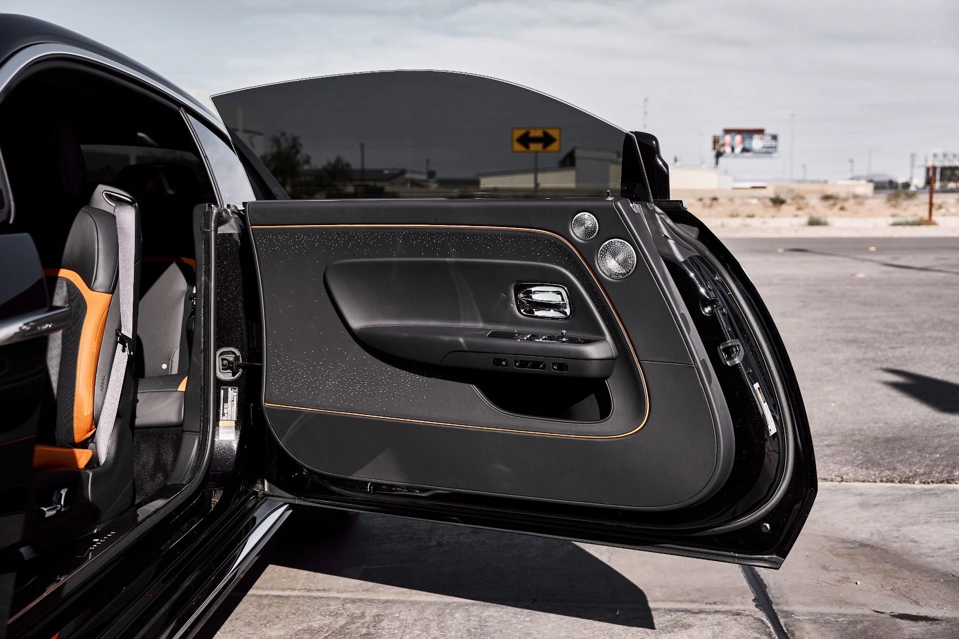 mph024_3260474322_Used_2025_Rolls_Royce_Spectre_Base_1775246507_aa3cee9a02