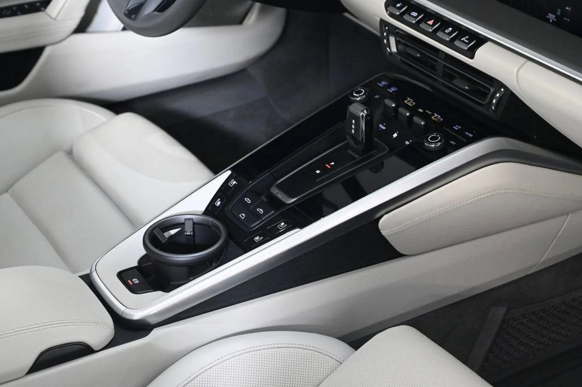 mph024_3264421668_f4feb9d9c9464290aedc6e2c7f1b4bb6_557e14e283