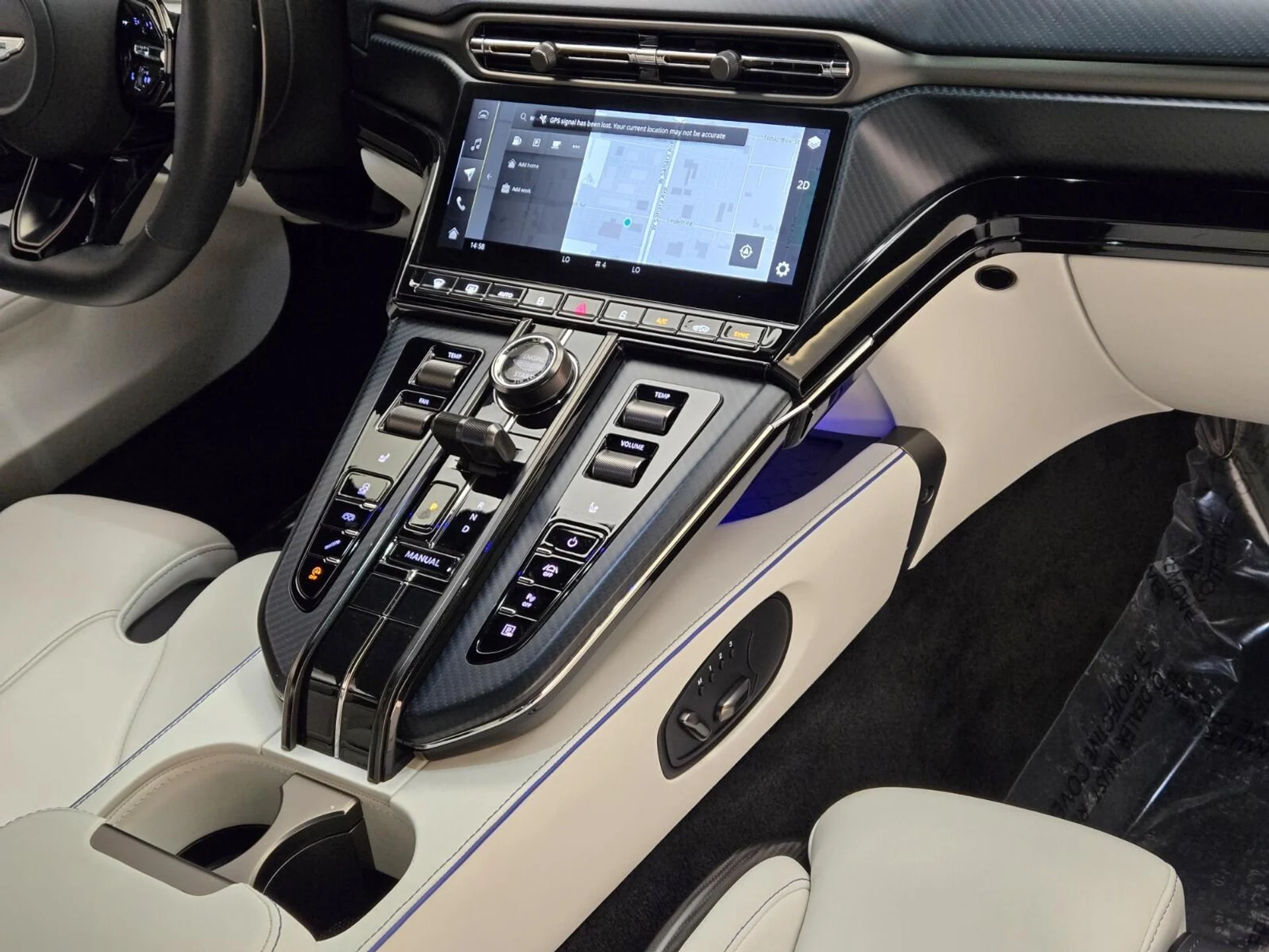 mph024_3273430067_Used_2025_Aston_Martin_Vantage_1770792737_a9b7261a17