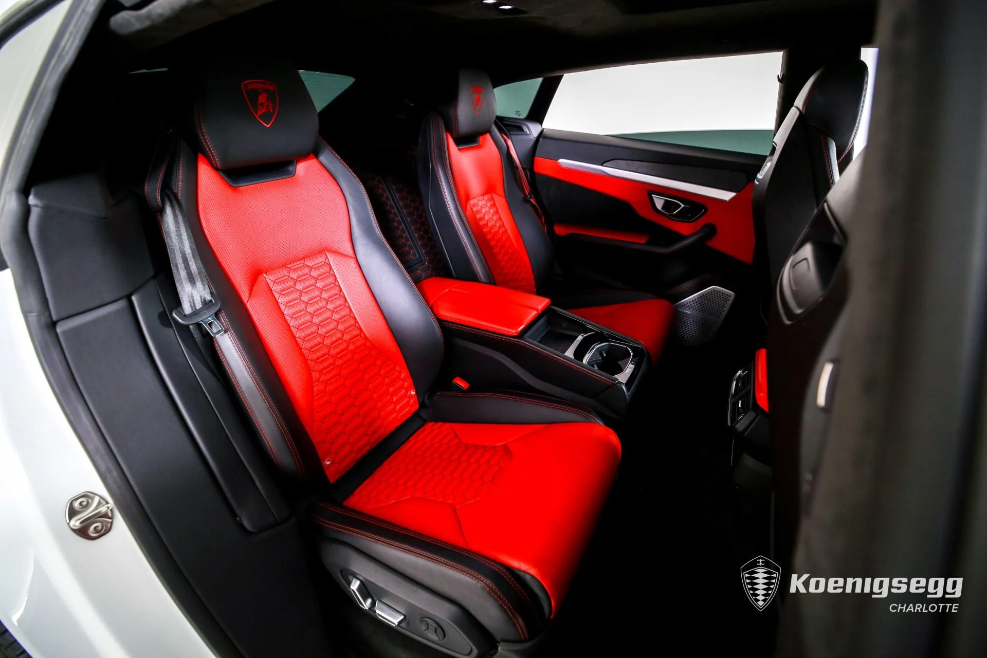 mph024_3285690777_Used_2019_Lamborghini_Urus_1760976119_847a2c7981