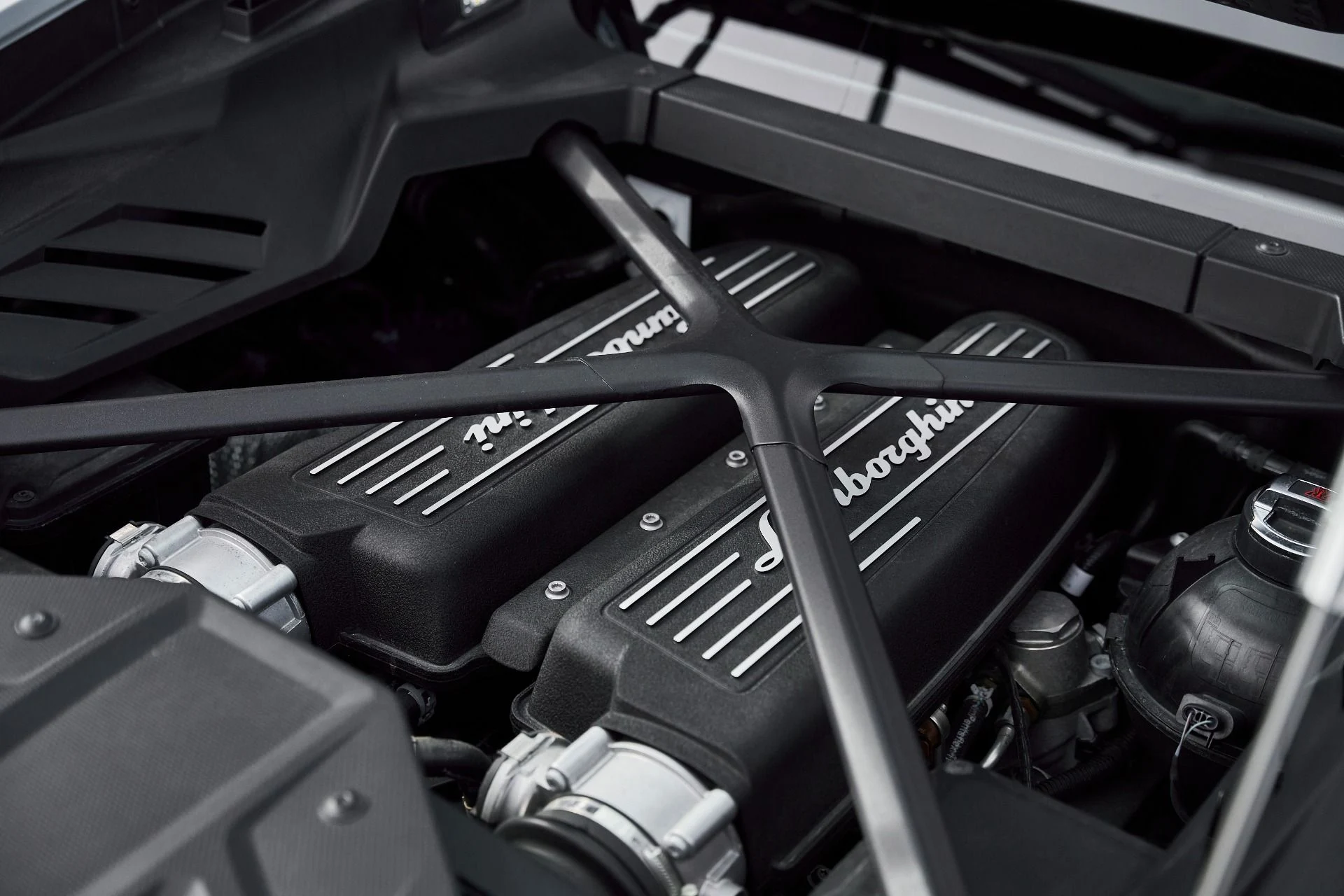 mph024_3287001818_Used_2020_Lamborghini_Huracan_EVO_1768438588_518d5adf4f