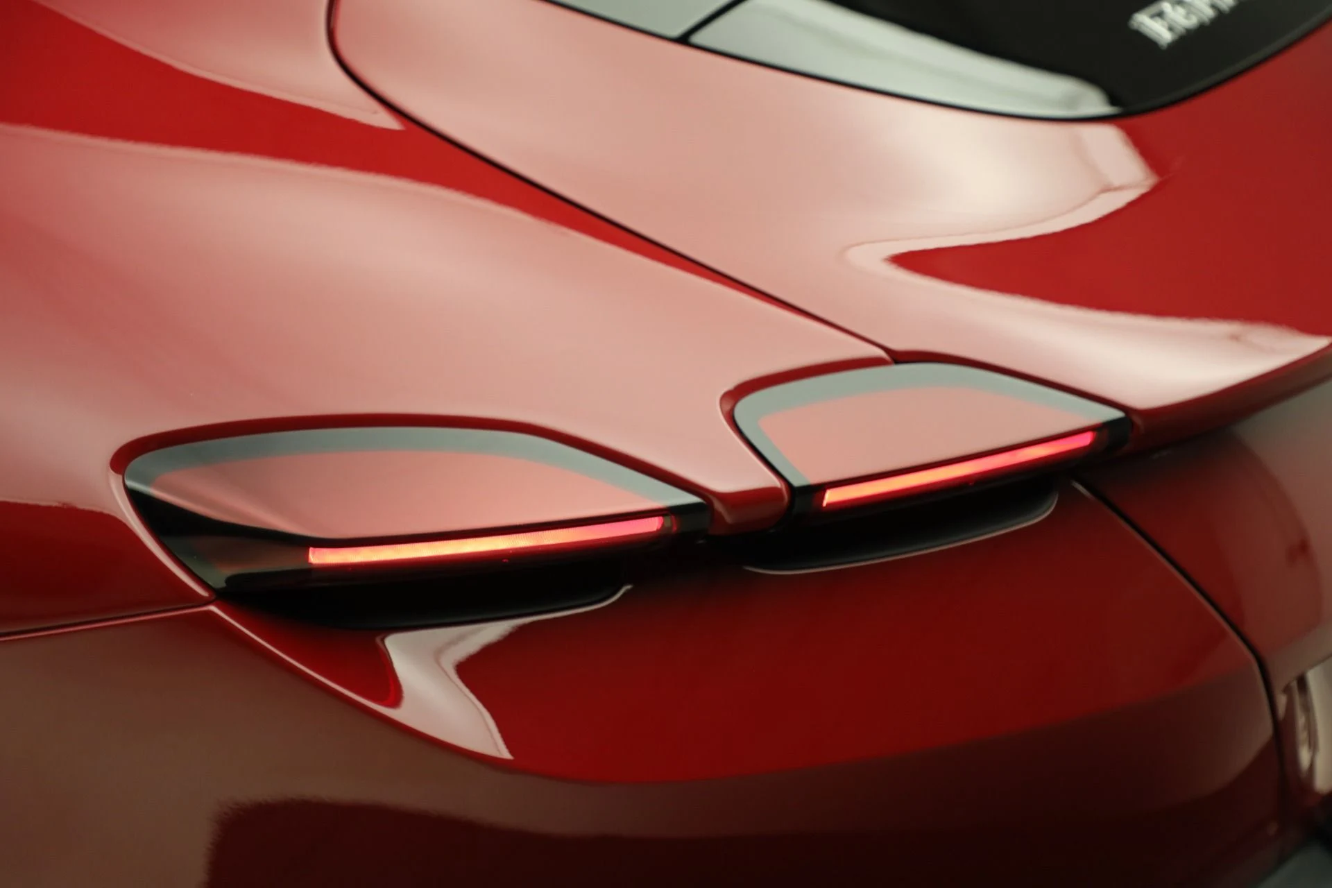 mph024_3294616012_Used_2021_Ferrari_Roma_1763160293_e52f5f1842