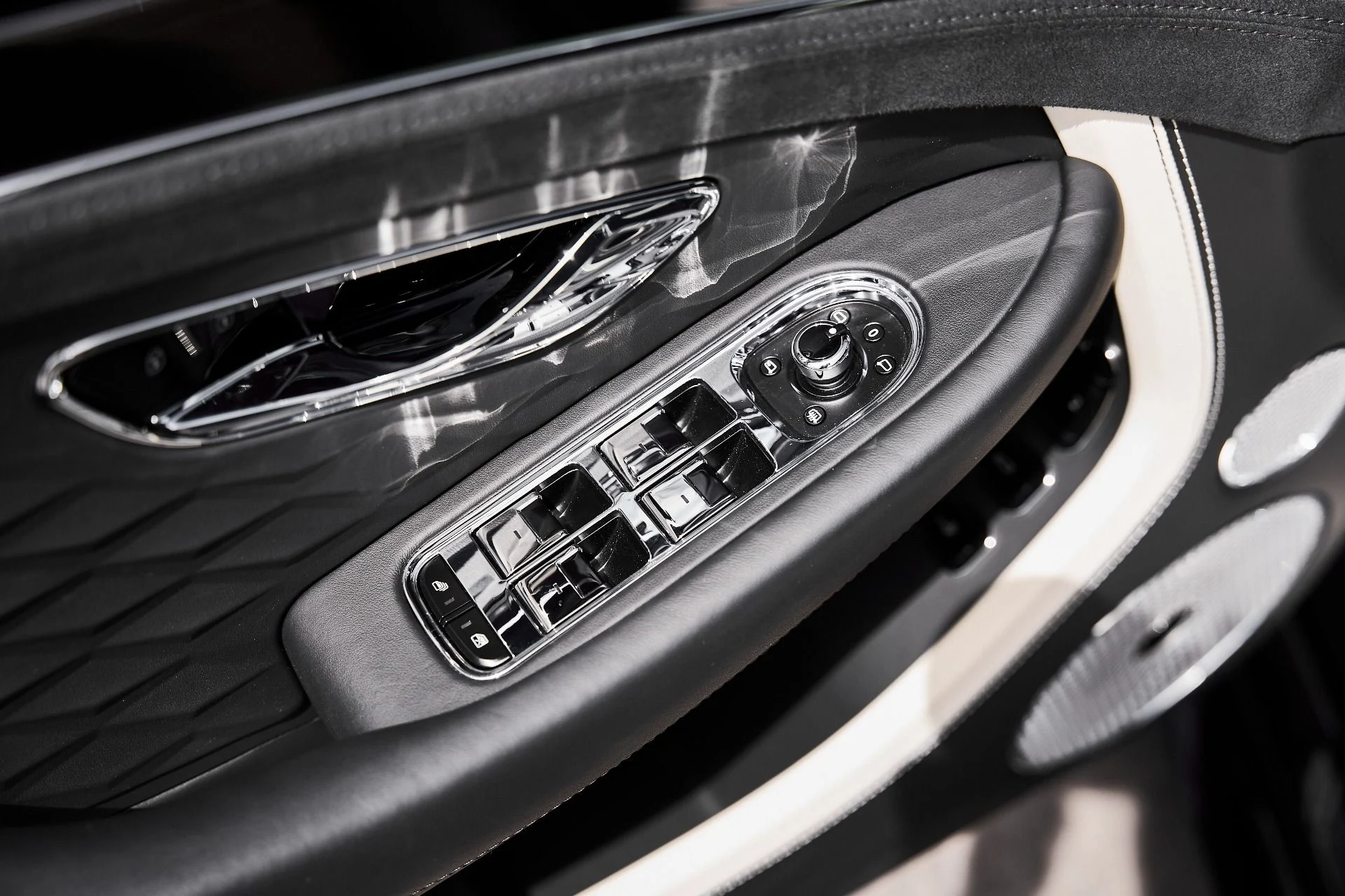 mph024_3295998193_Used_2025_Bentley_Continental_GT_Speed_1777077732_93bdd332ec