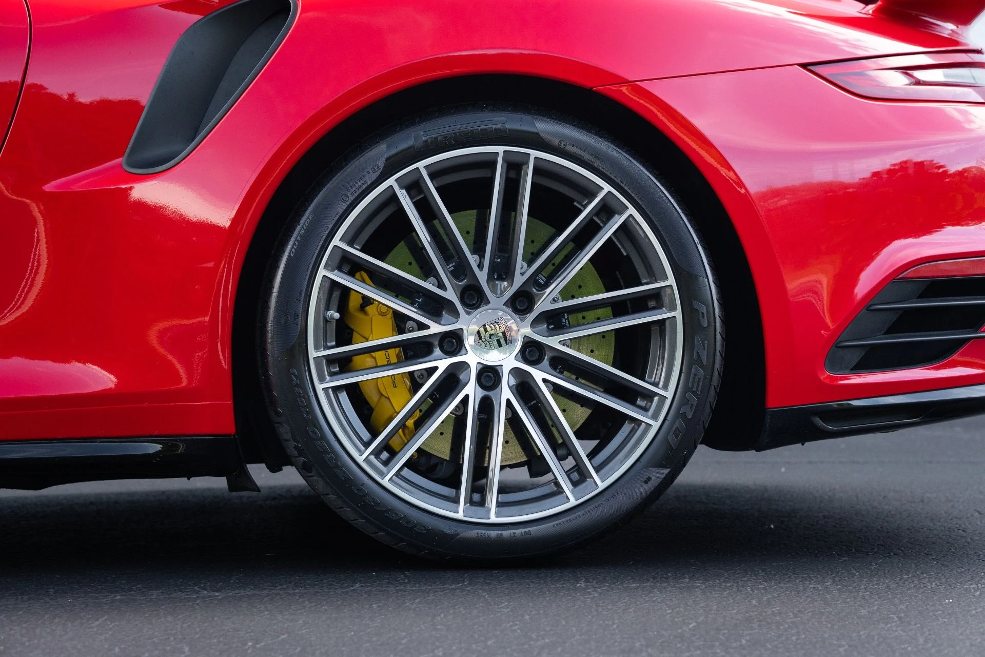 mph024_3301632410_Used_2019_Porsche_911_Turbo_S_1778703319_b45358a765