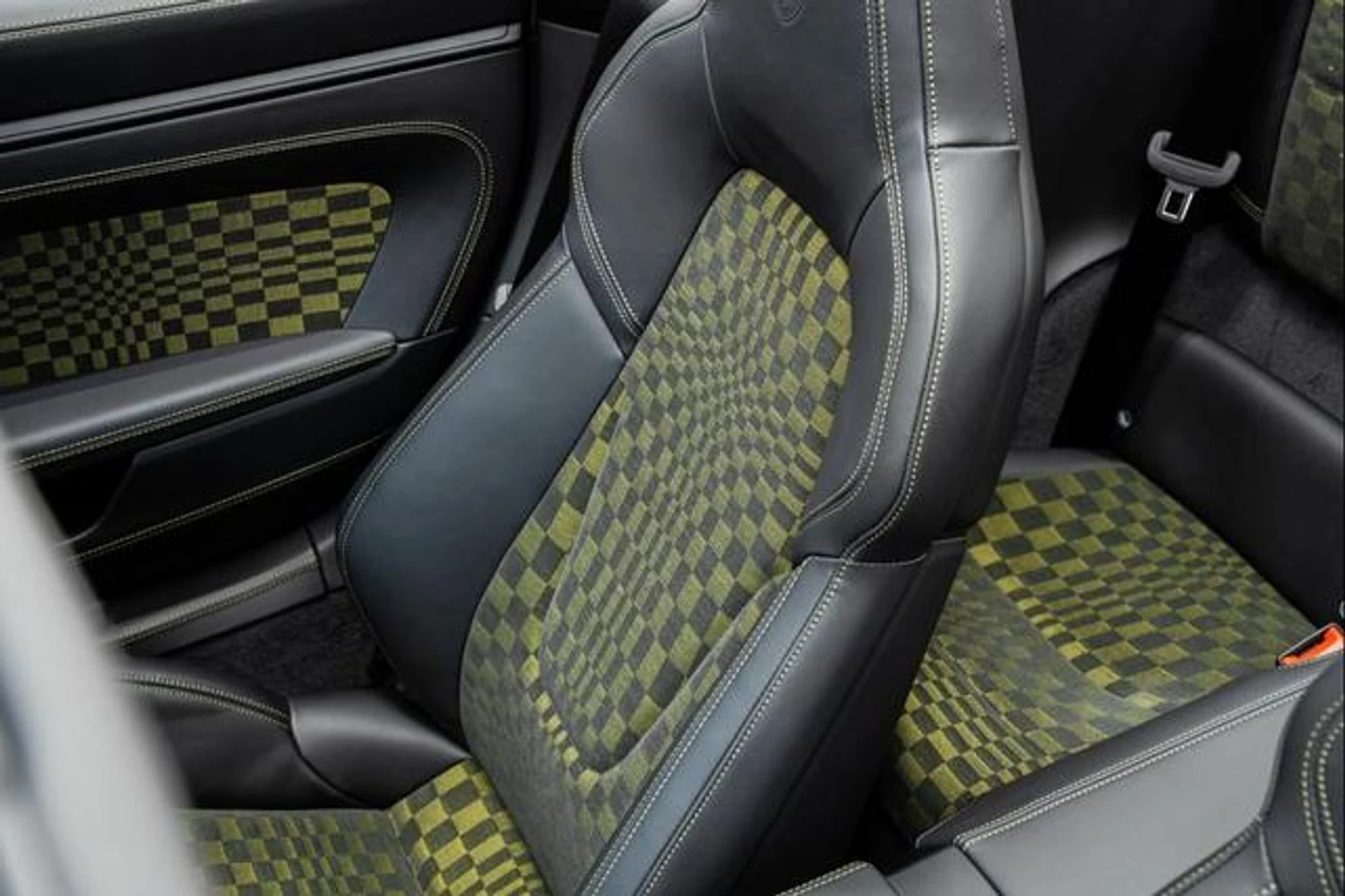 mph024_3302153394_Pic_D8_G9c_L6r4_Ur_Mfa_D_Qs85_BT_Ub0_70daae8a0c