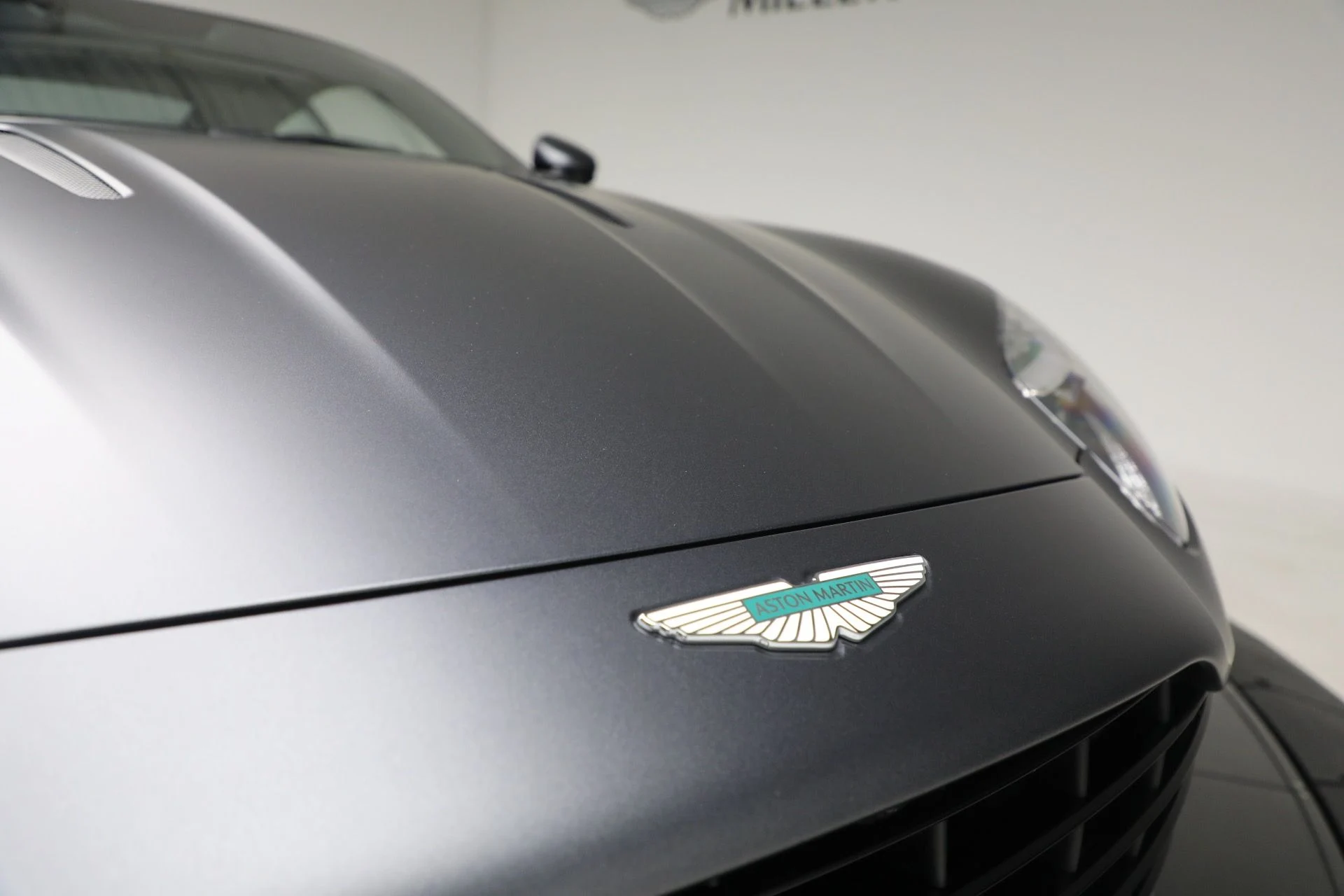 mph024_3304987816_Used_2025_Aston_Martin_DB_12_V8_e672358af8