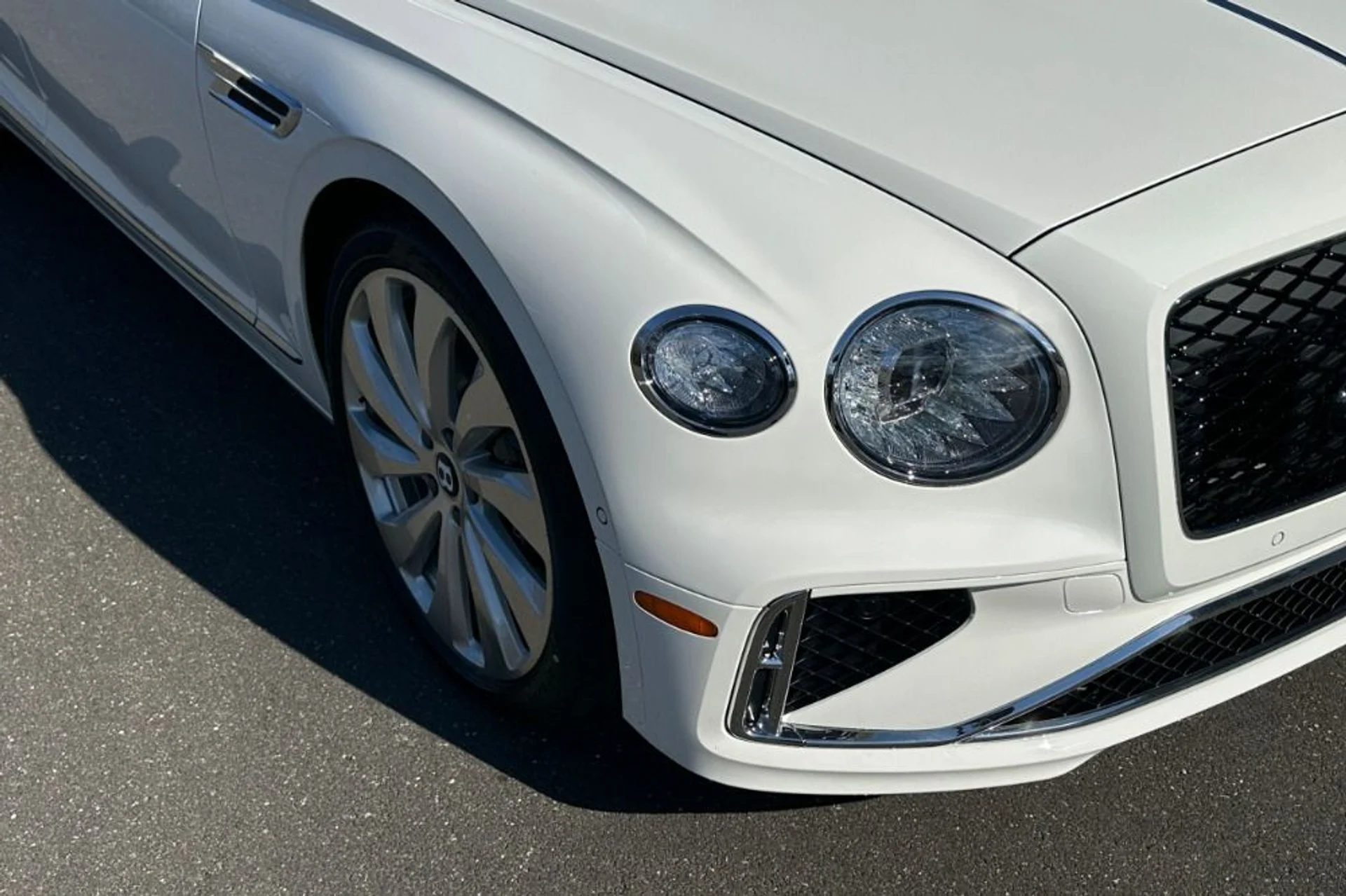 mph024_330530343_New_2026_Bentley_Flying_Spur_1776258247_ef17191445