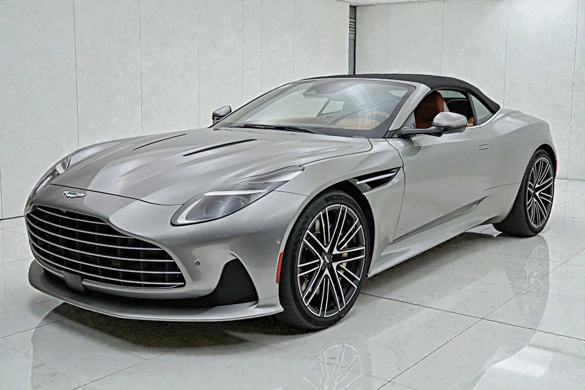 mph024_3306676040_New_2026_Aston_Martin_DB_12_Volante_e28b08d614