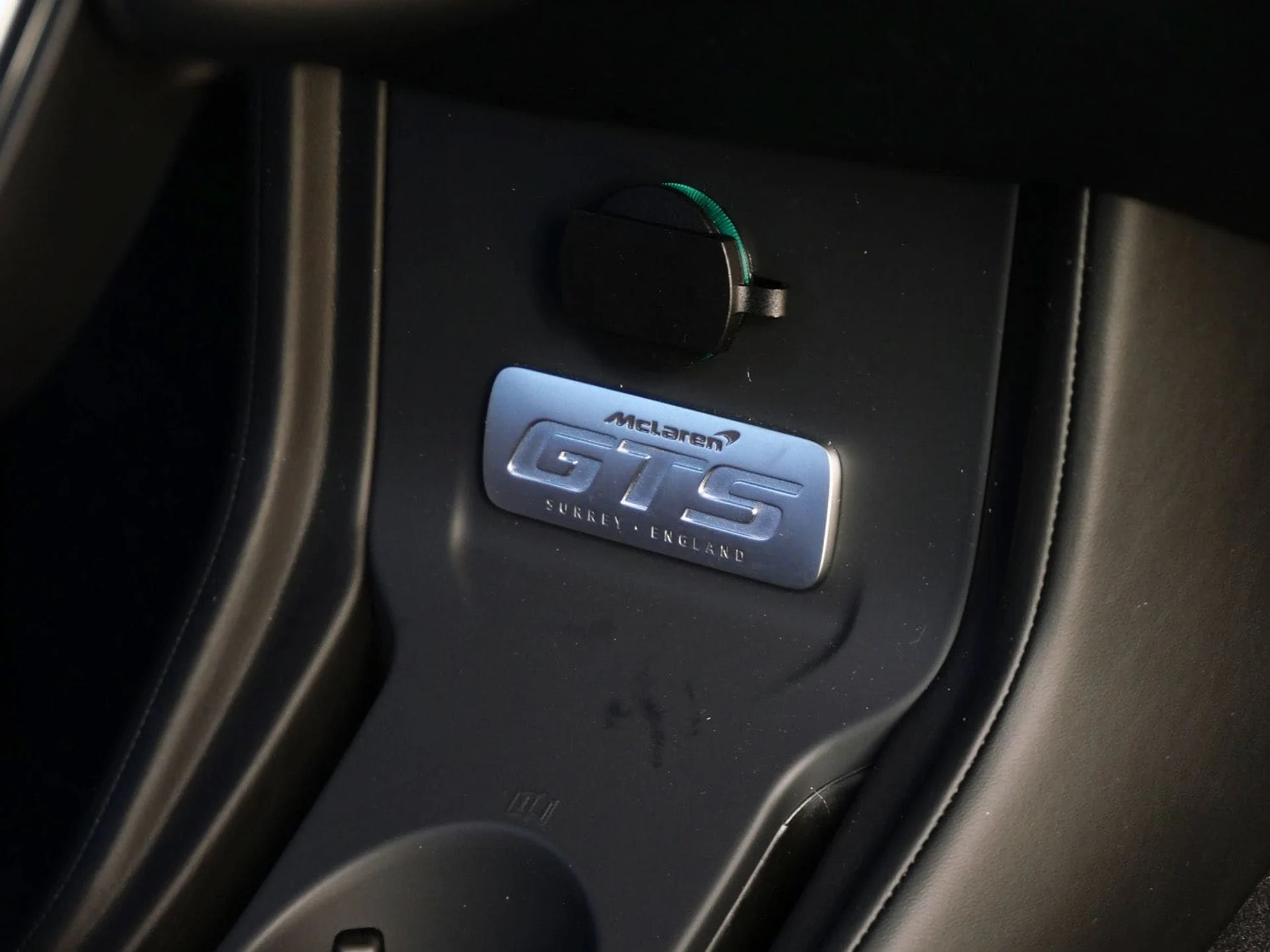 mph024_3309736442_40b027176c07d1664e60897f68546089x_754a28b9d9