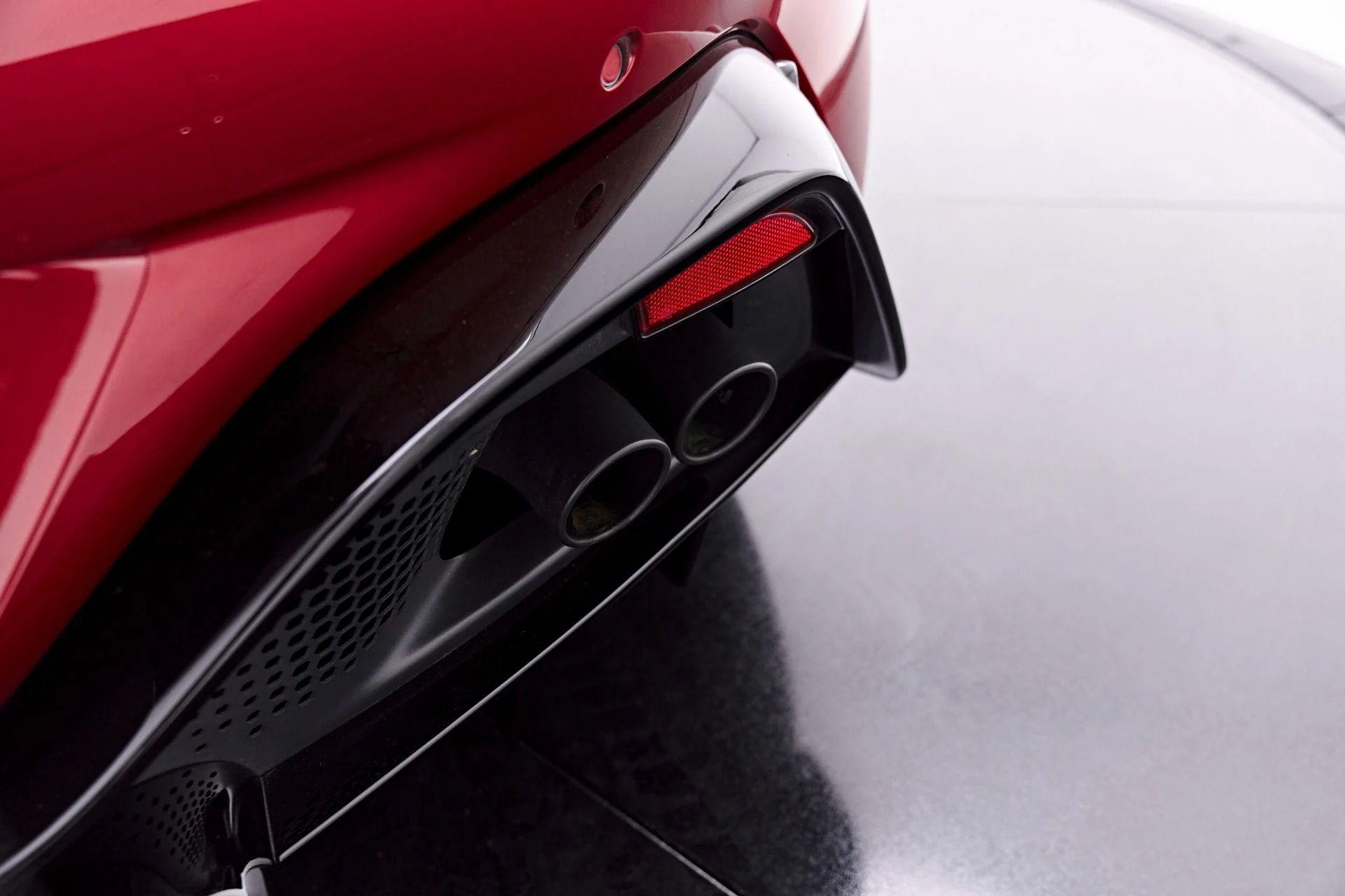 mph024_3315216879_Used_2020_Aston_Martin_Vantage_Base_1777504282_ec7157c0ca