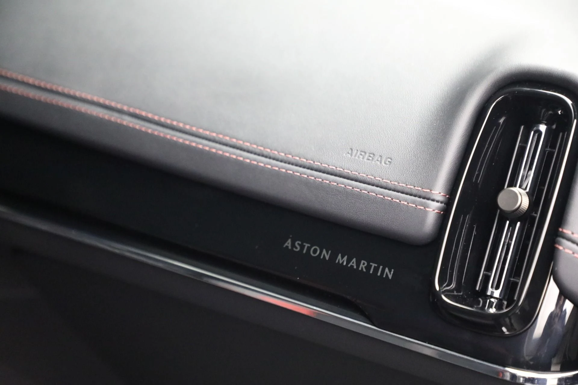 mph024_3315316182_New_2025_Aston_Martin_DBX_707_707_1e16e2a848