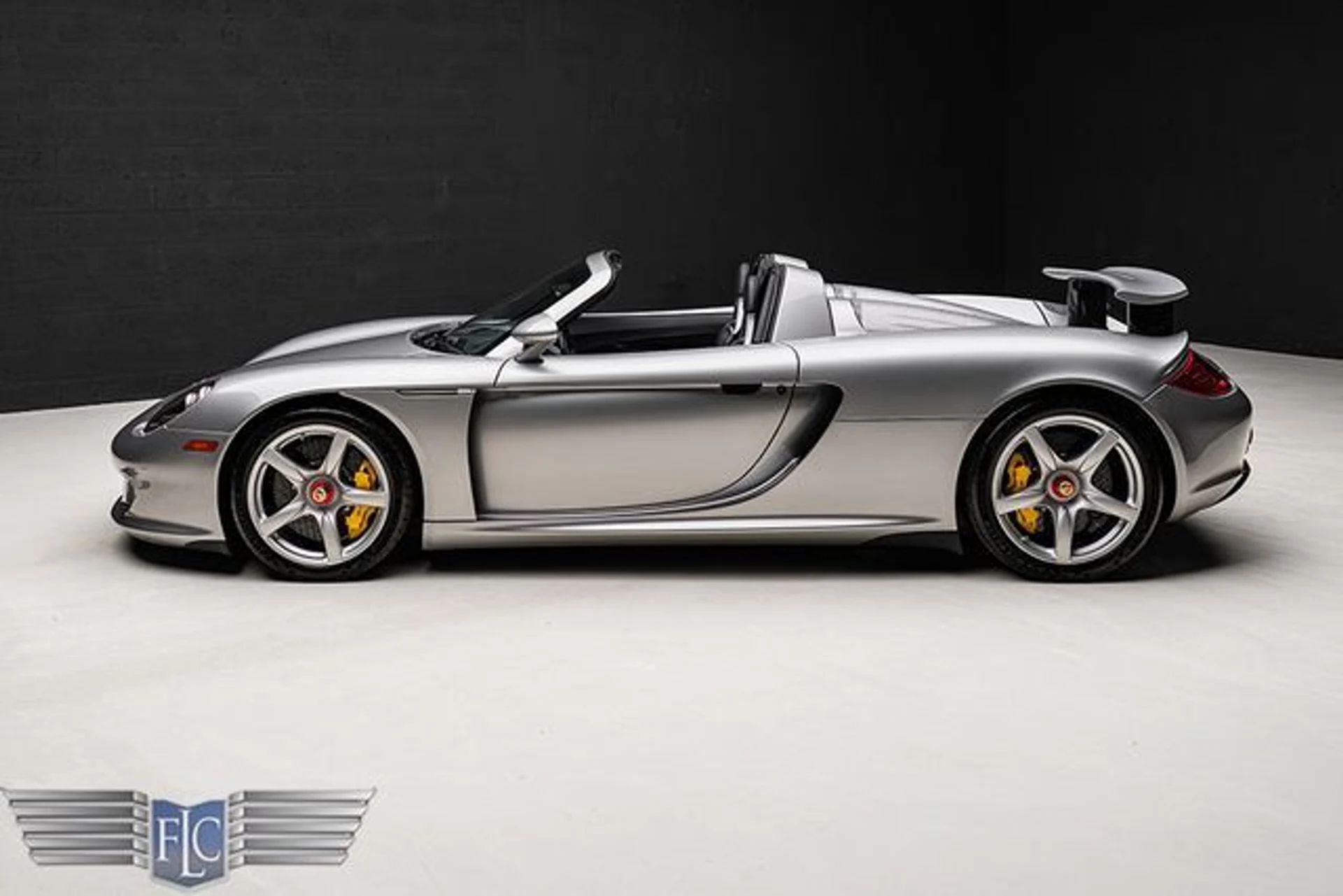 mph024_332072914_used_2005_porsche_carrera_gt_2drcarrera_9689_23047146_28_640_3cfb207be2