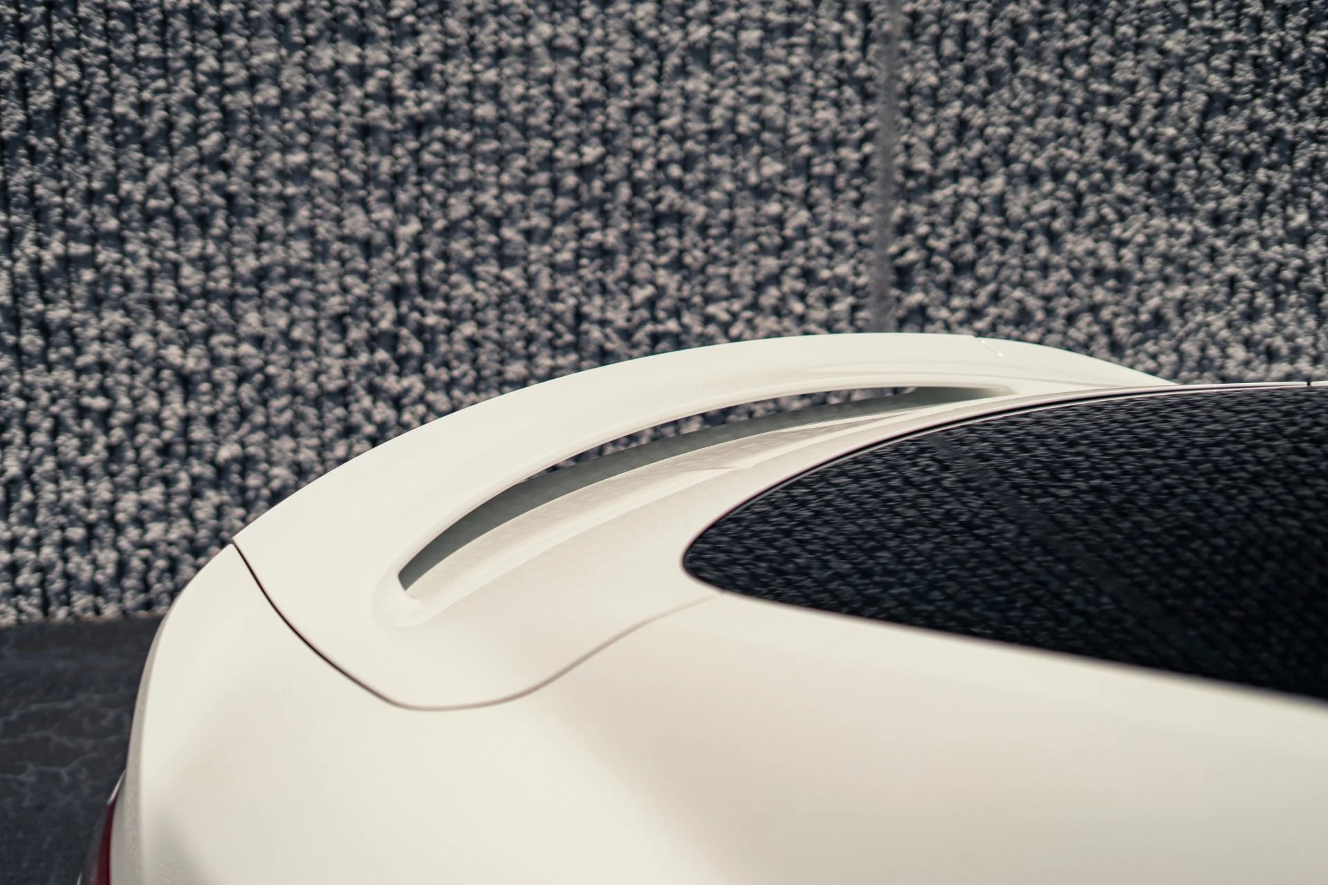 mph024_3321301171_Used_2015_Aston_Martin_Vanquish_Carbon_White_Tasteful_Upgrades_1784056520_3b44c87ef9
