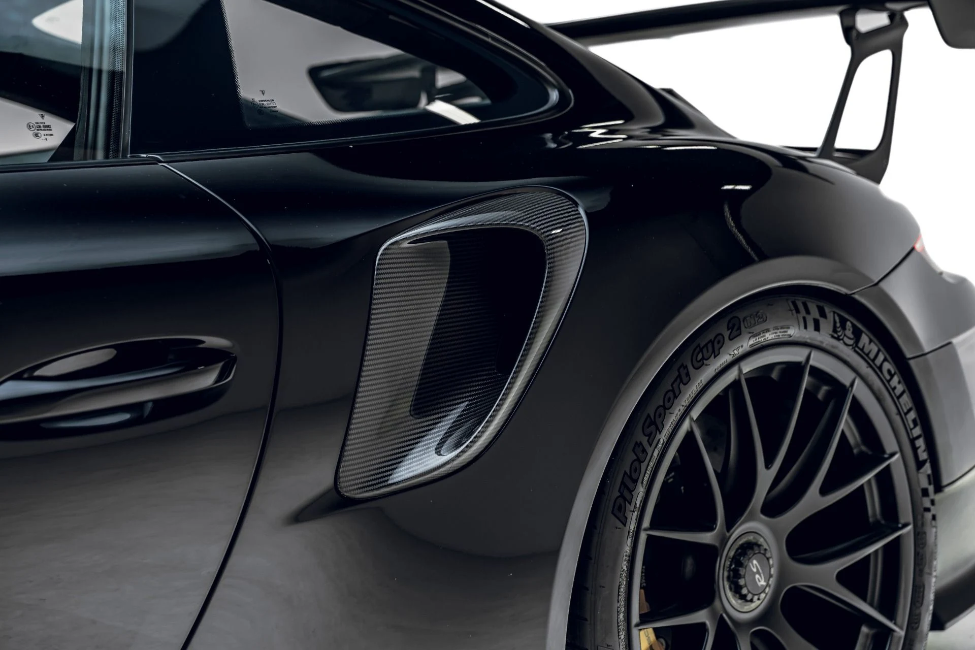 mph024_3330083106_Used_2018_Porsche_911_GT_2_RS_1783012725_5e81c63f4a