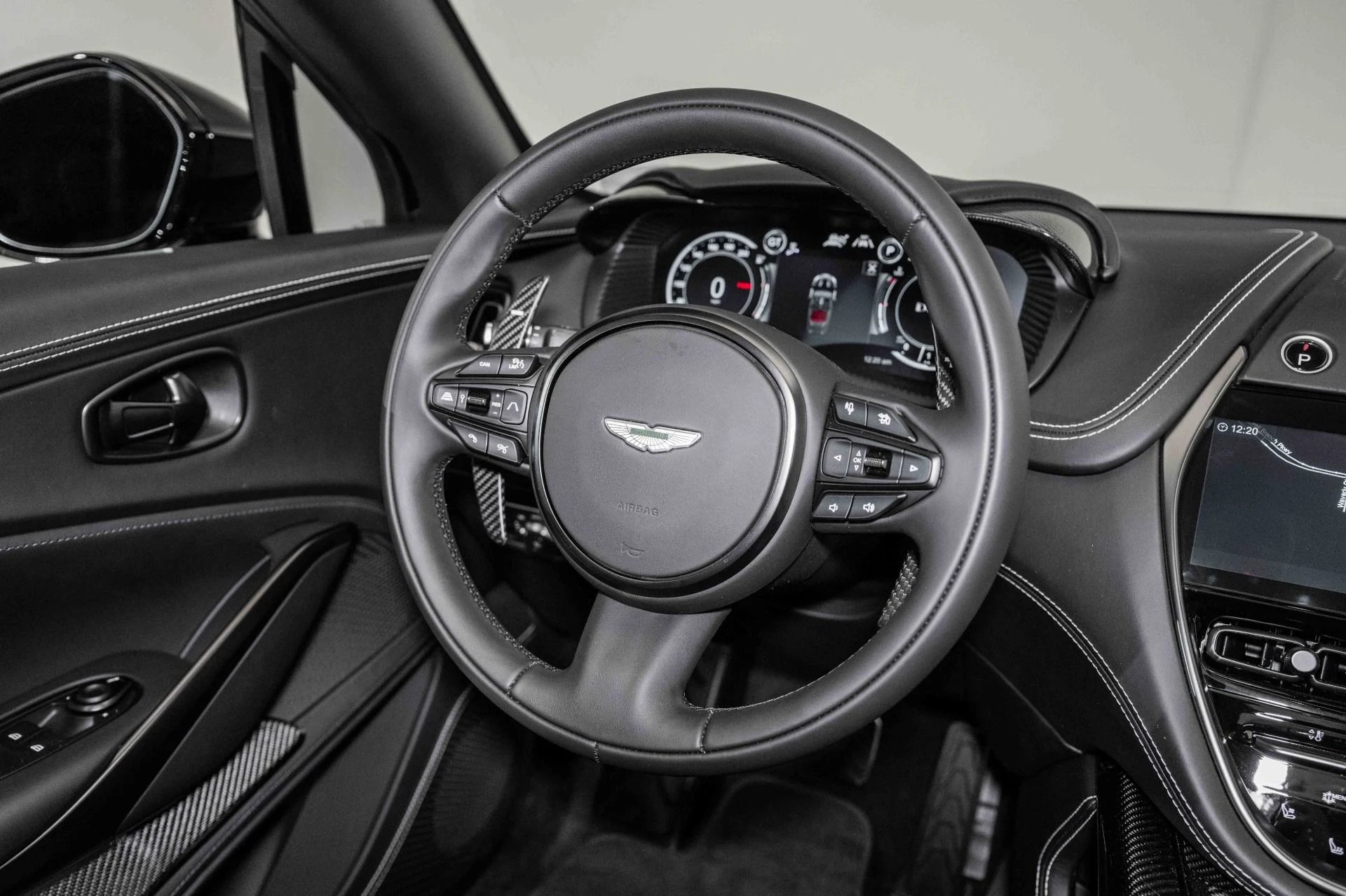 mph024_3335044660_Used_2024_Aston_Martin_DBX_707_1746070286_7ded4daca8