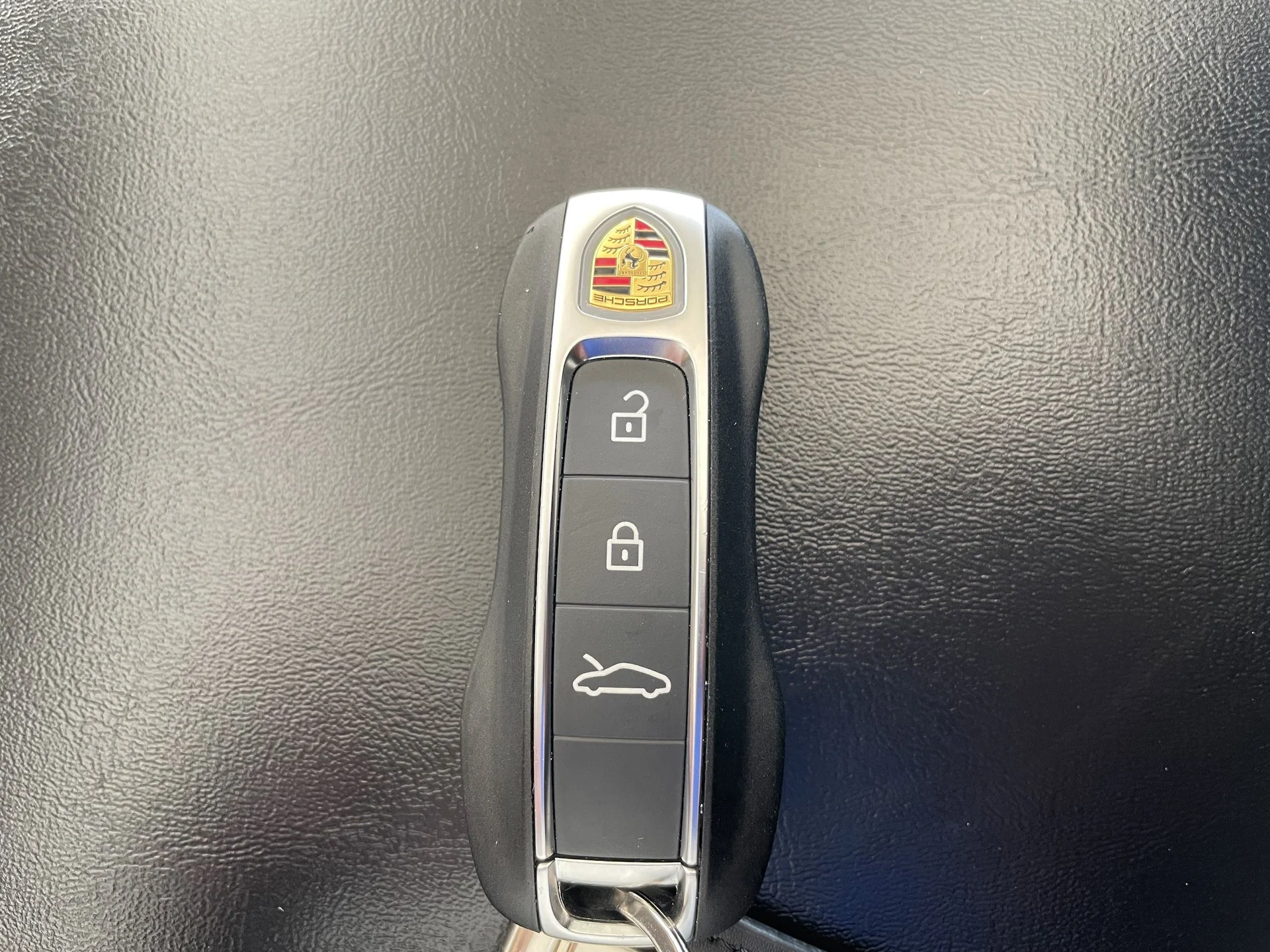 mph024_3336558064_52f7179f0771134b92bbe2f40b32e995x_d659cdb1d3