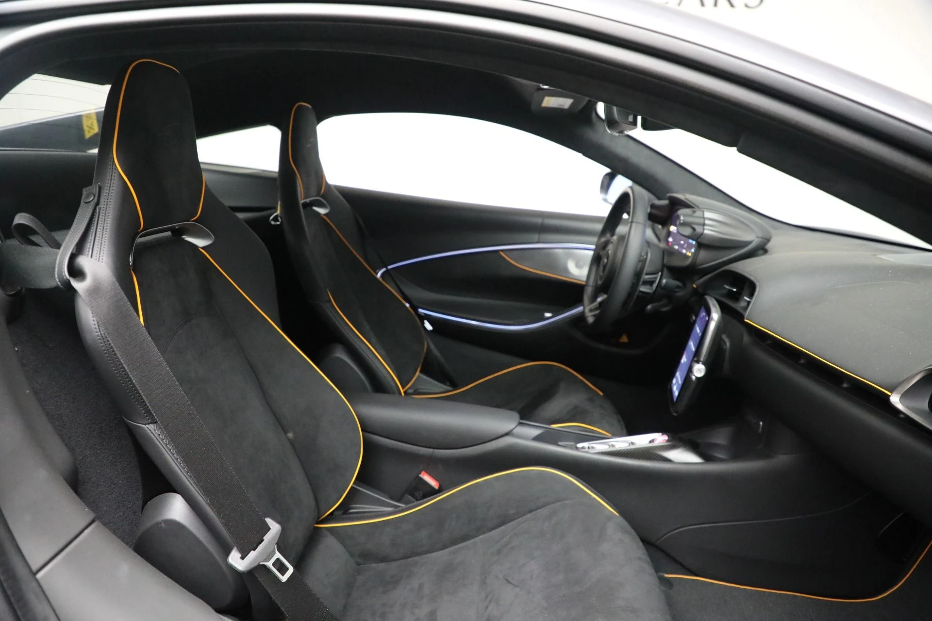 mph024_3340385967_Used_2024_Mc_Laren_Artura_Vision_37895725b7