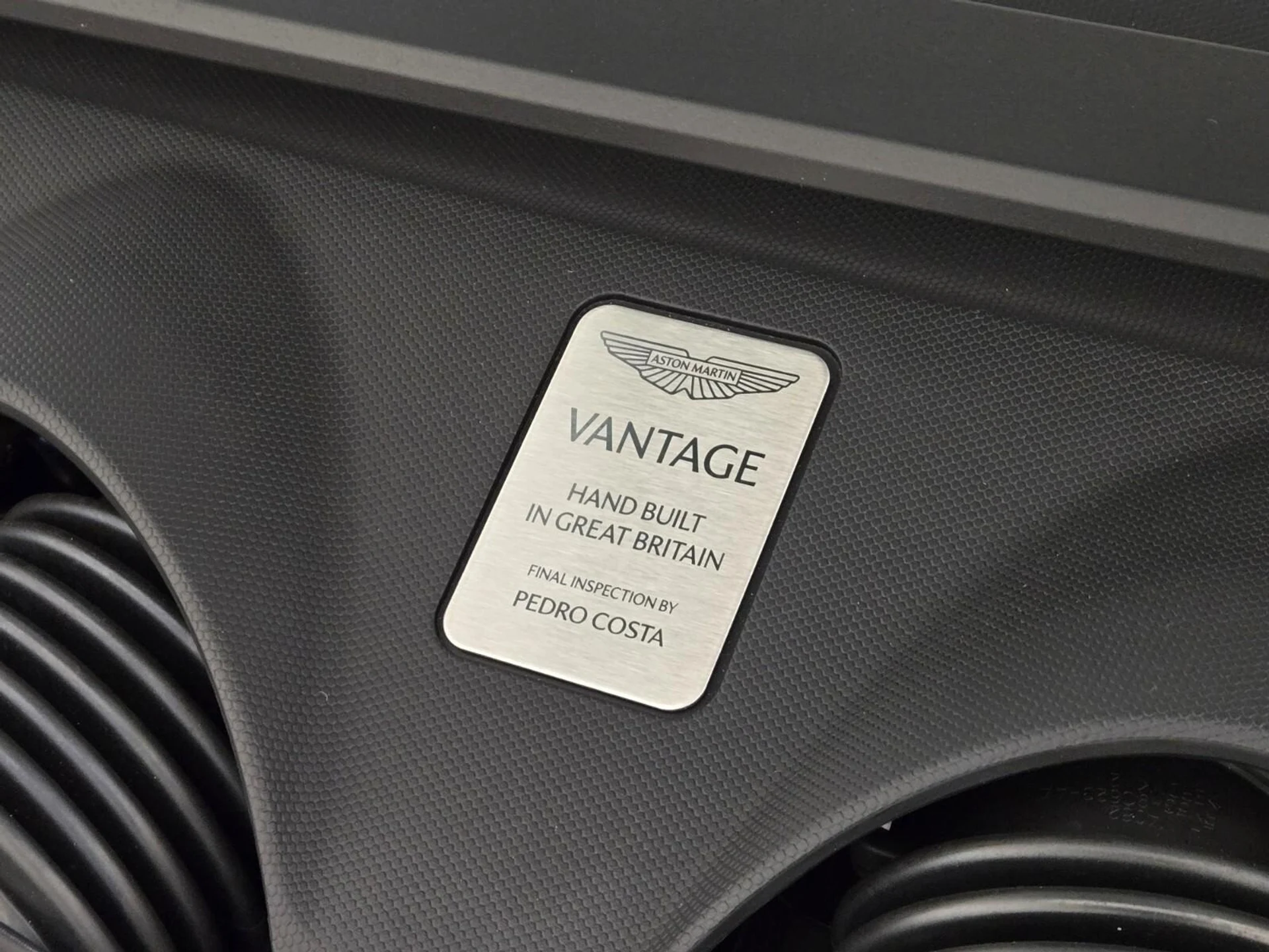 mph024_3343278134_New_2025_Aston_Martin_Vantage_1753161772_5d0bb06207