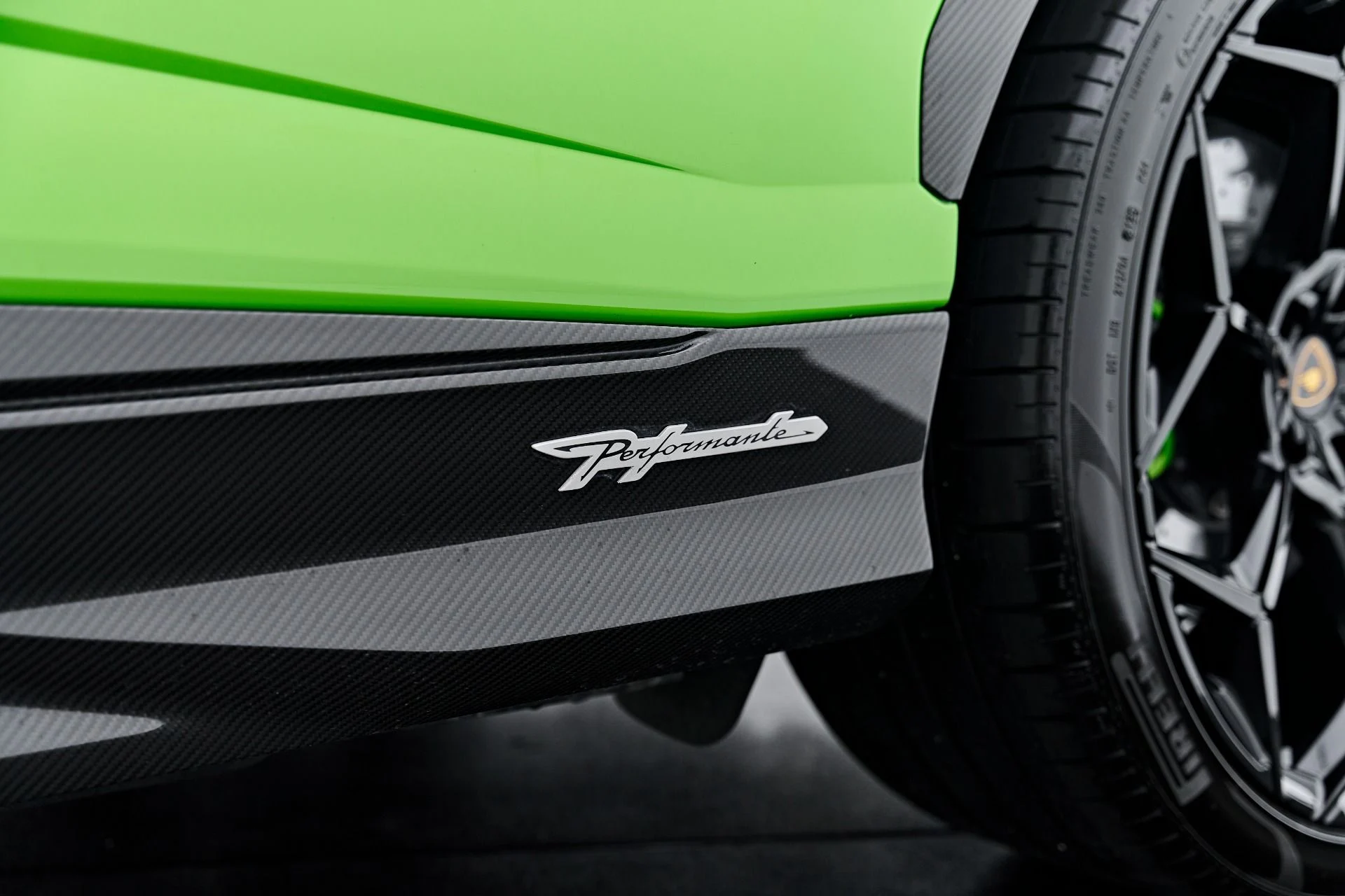 mph024_3343591034_Used_2023_Lamborghini_Urus_Performante_1790376289_564b282f92